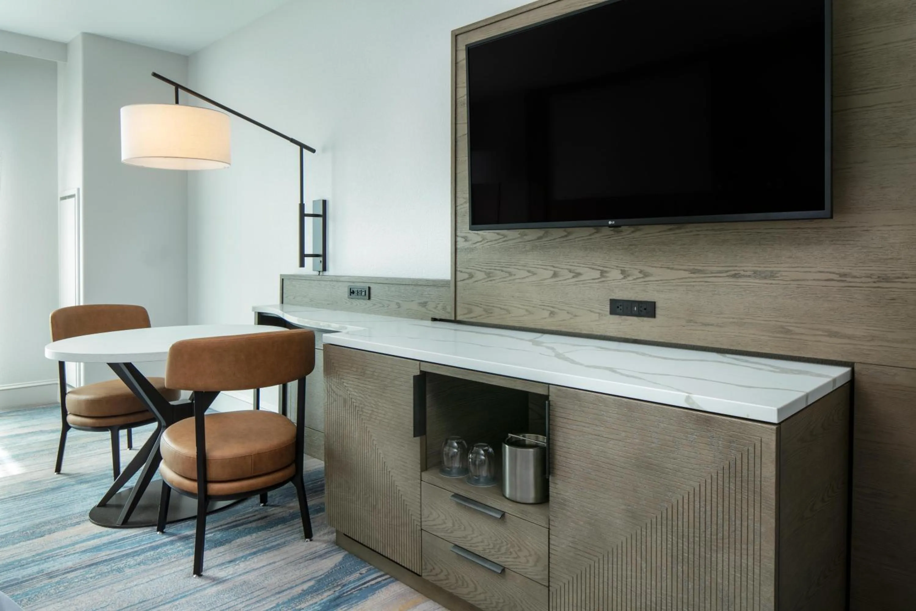 TV and multimedia in The Westin Sacramento Riverfront Hotel & Spa