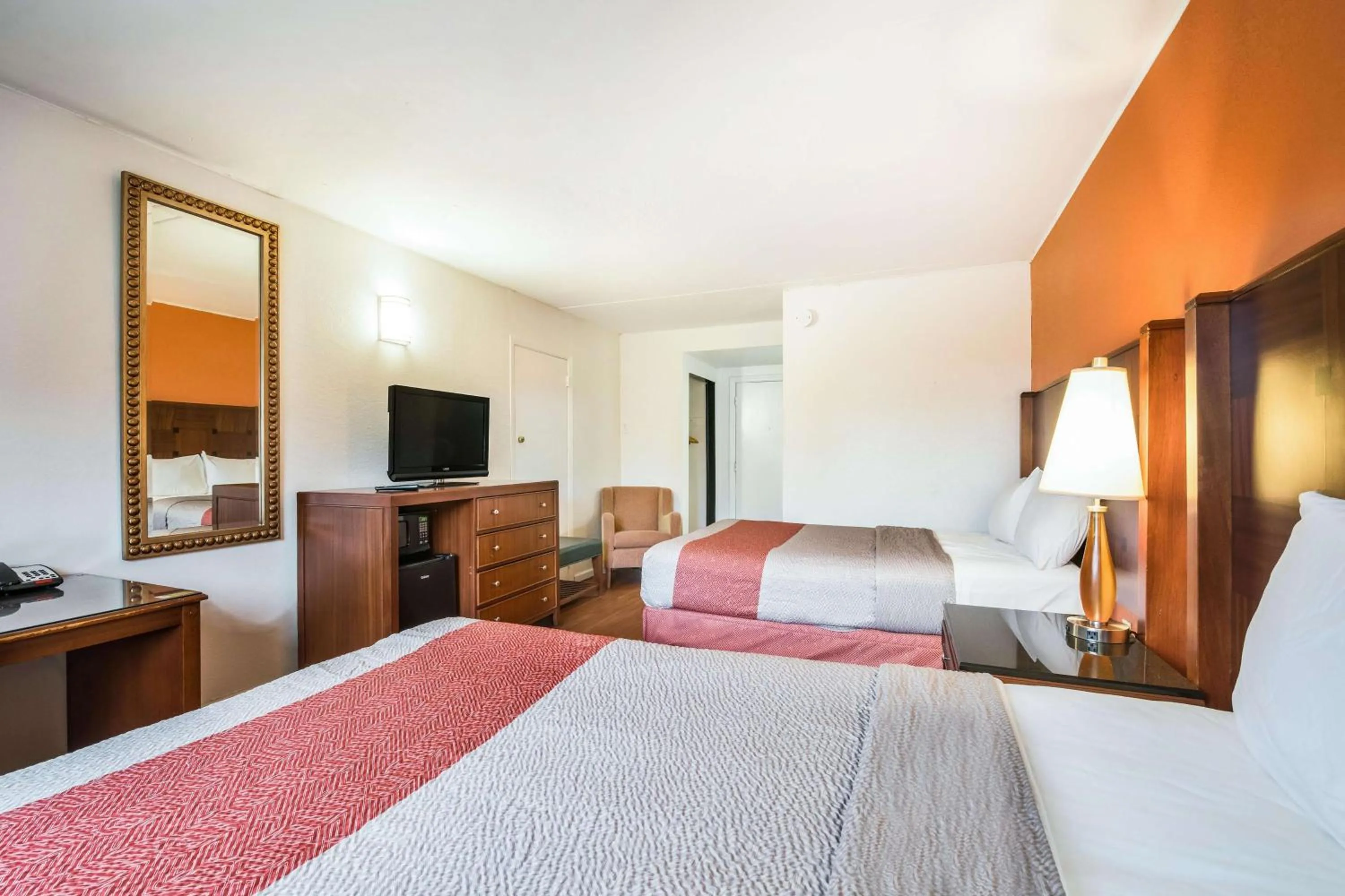 Photo of the whole room, Bed in Motel 6-Tinton Falls, NJ