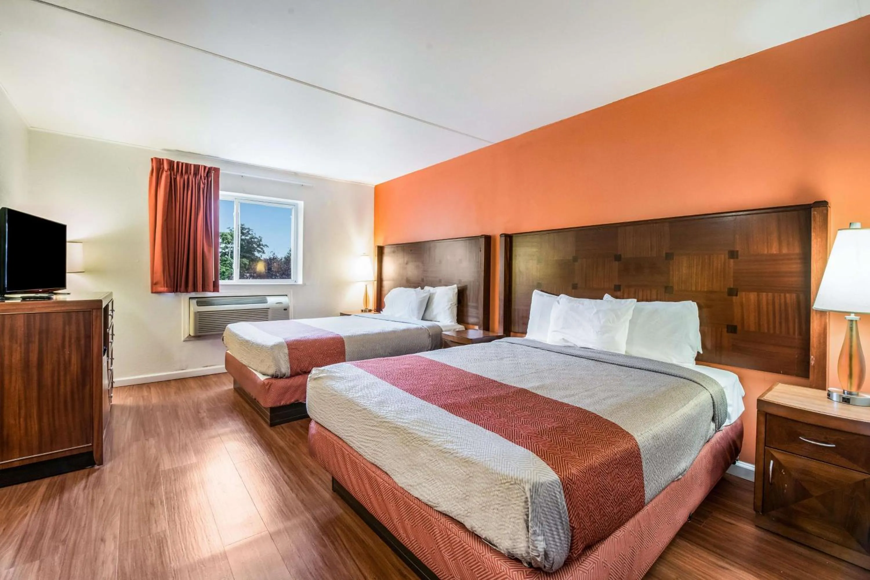 Photo of the whole room, Bed in Motel 6-Tinton Falls, NJ