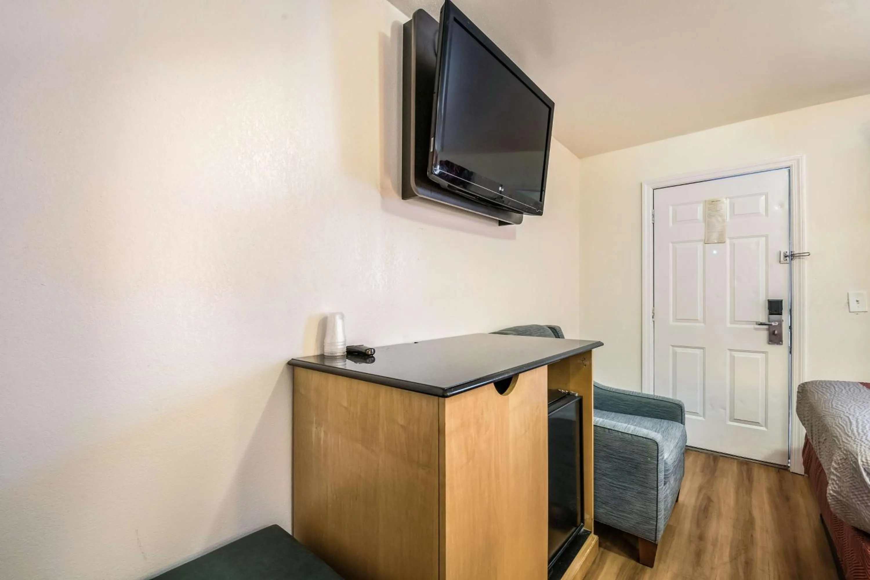 Photo of the whole room in Motel 6-Tinton Falls, NJ