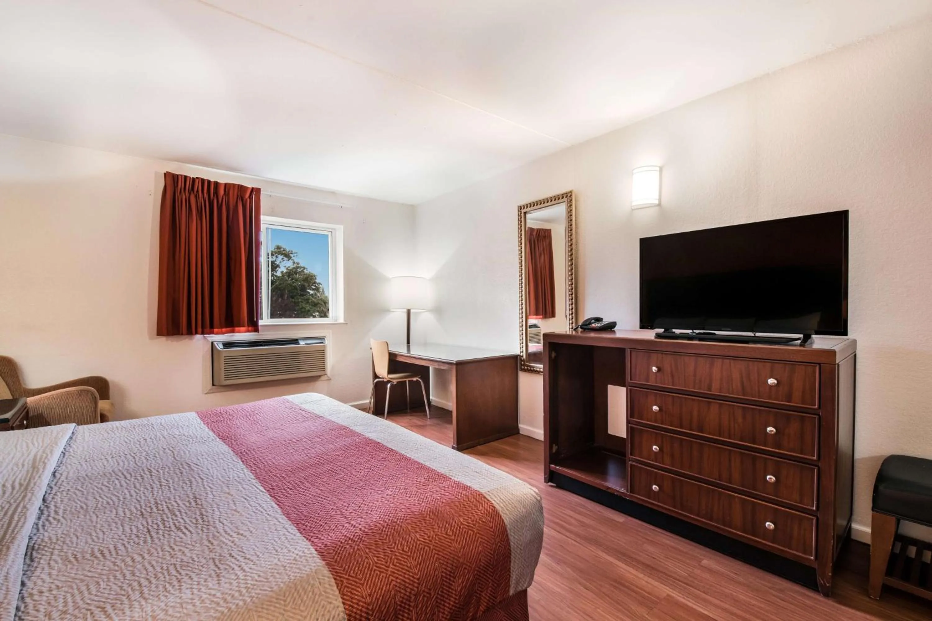 Photo of the whole room, Bed in Motel 6-Tinton Falls, NJ