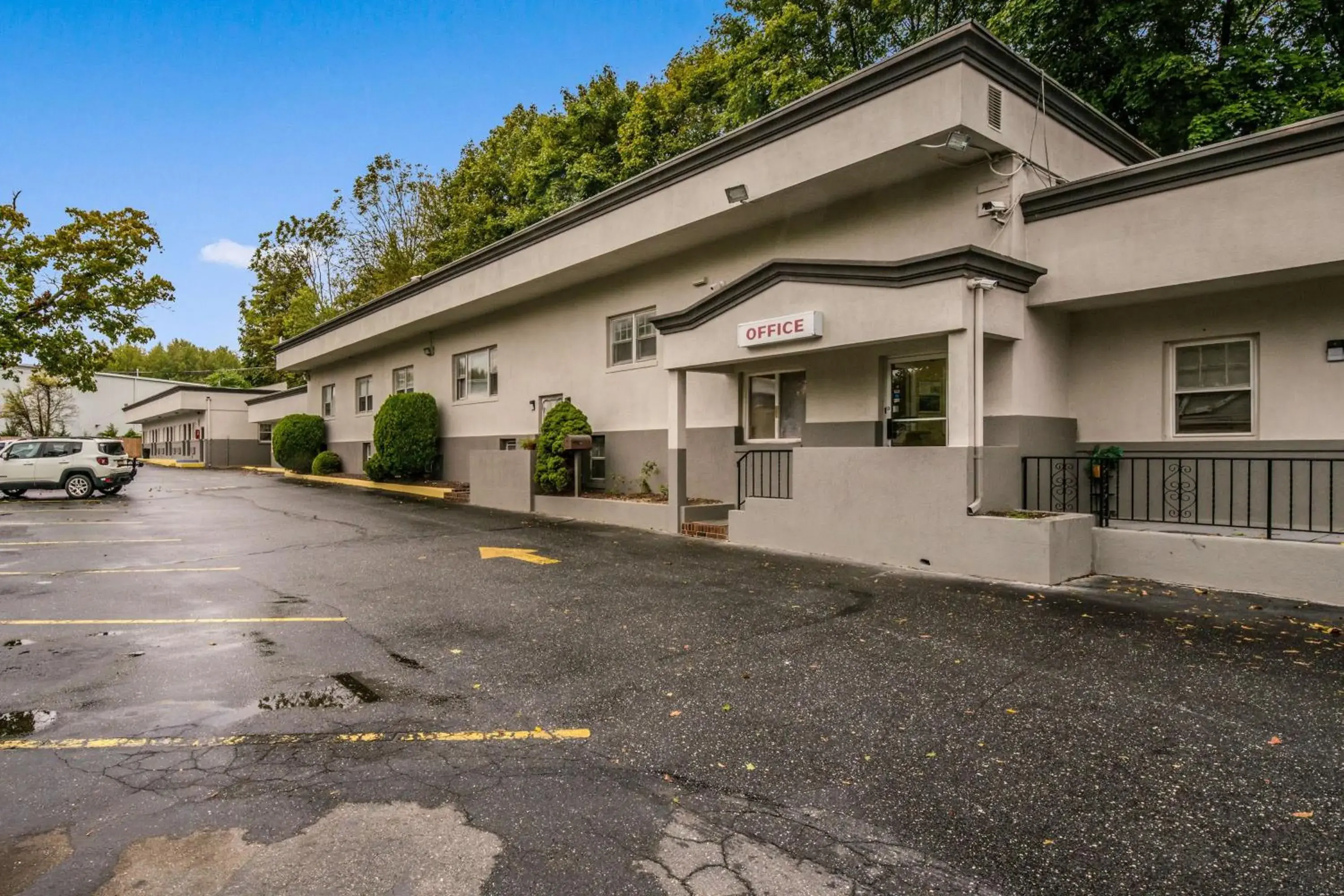 Property building in Motel 6-Tinton Falls, NJ Property building in Motel 6-Tinton Falls, NJ