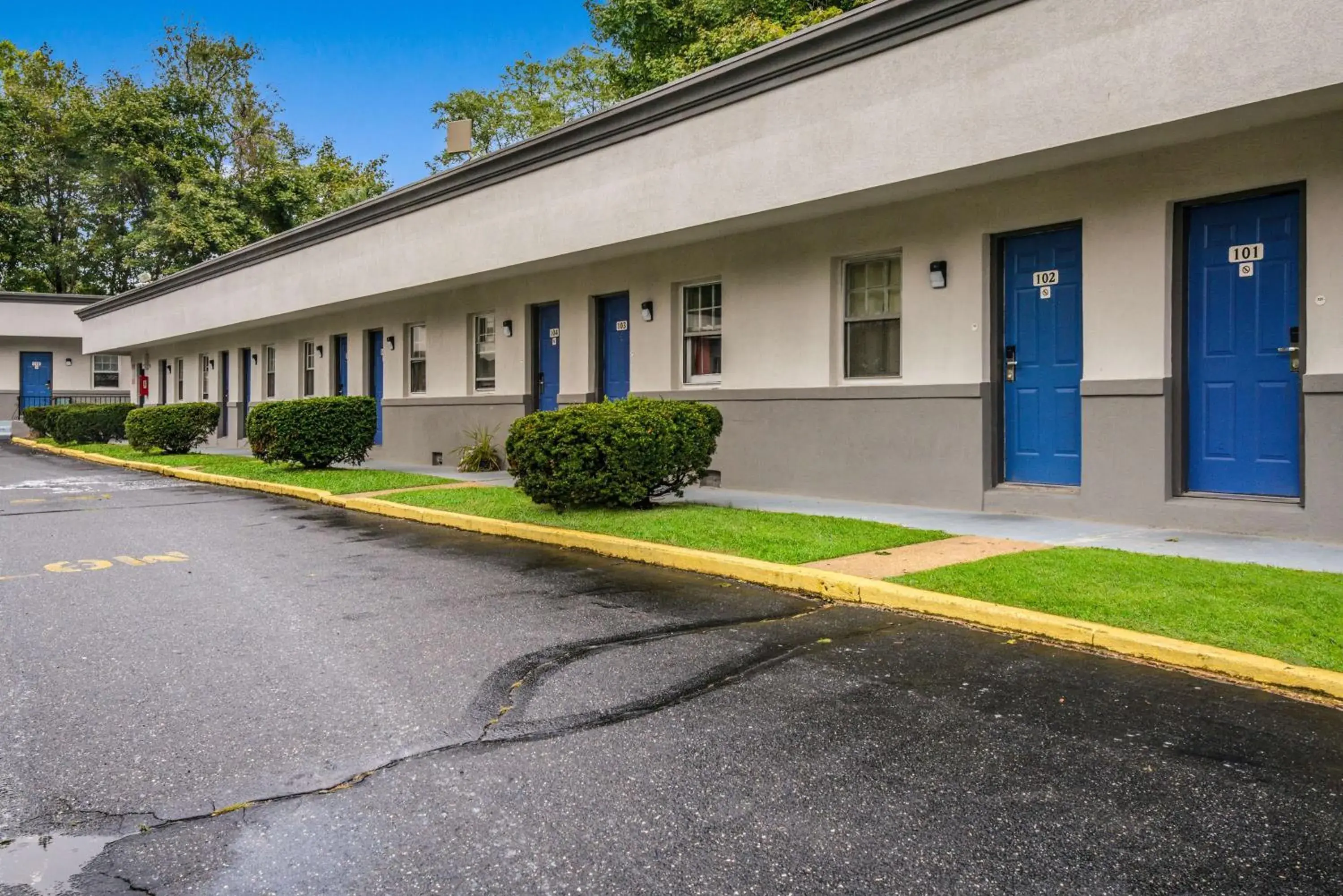 Property building in Motel 6-Tinton Falls, NJ Property building in Motel 6-Tinton Falls, NJ