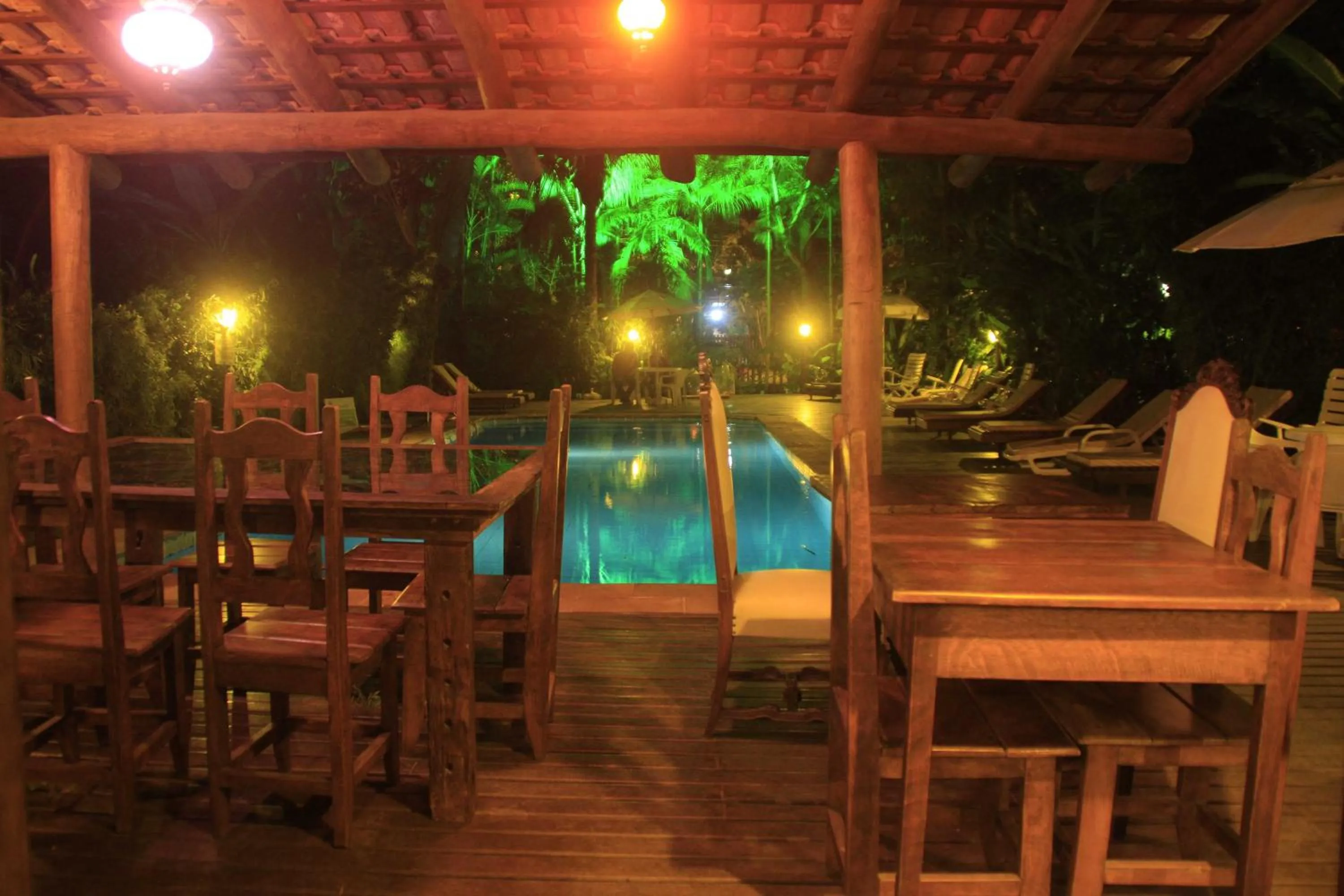 Swimming pool in Hotel Pousada Katmandu