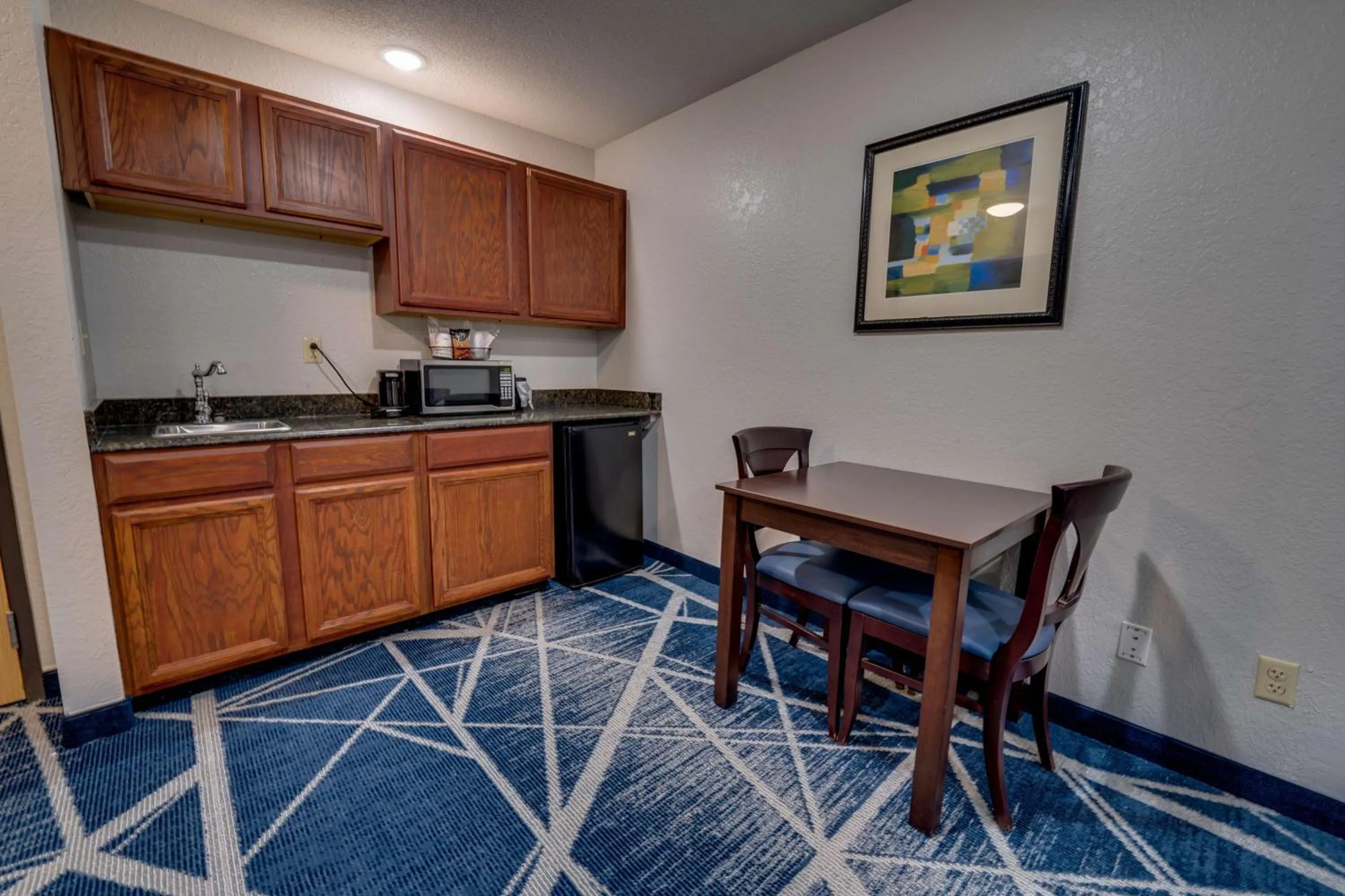 Bedroom, Kitchen/Kitchenette in Best Western Somerset