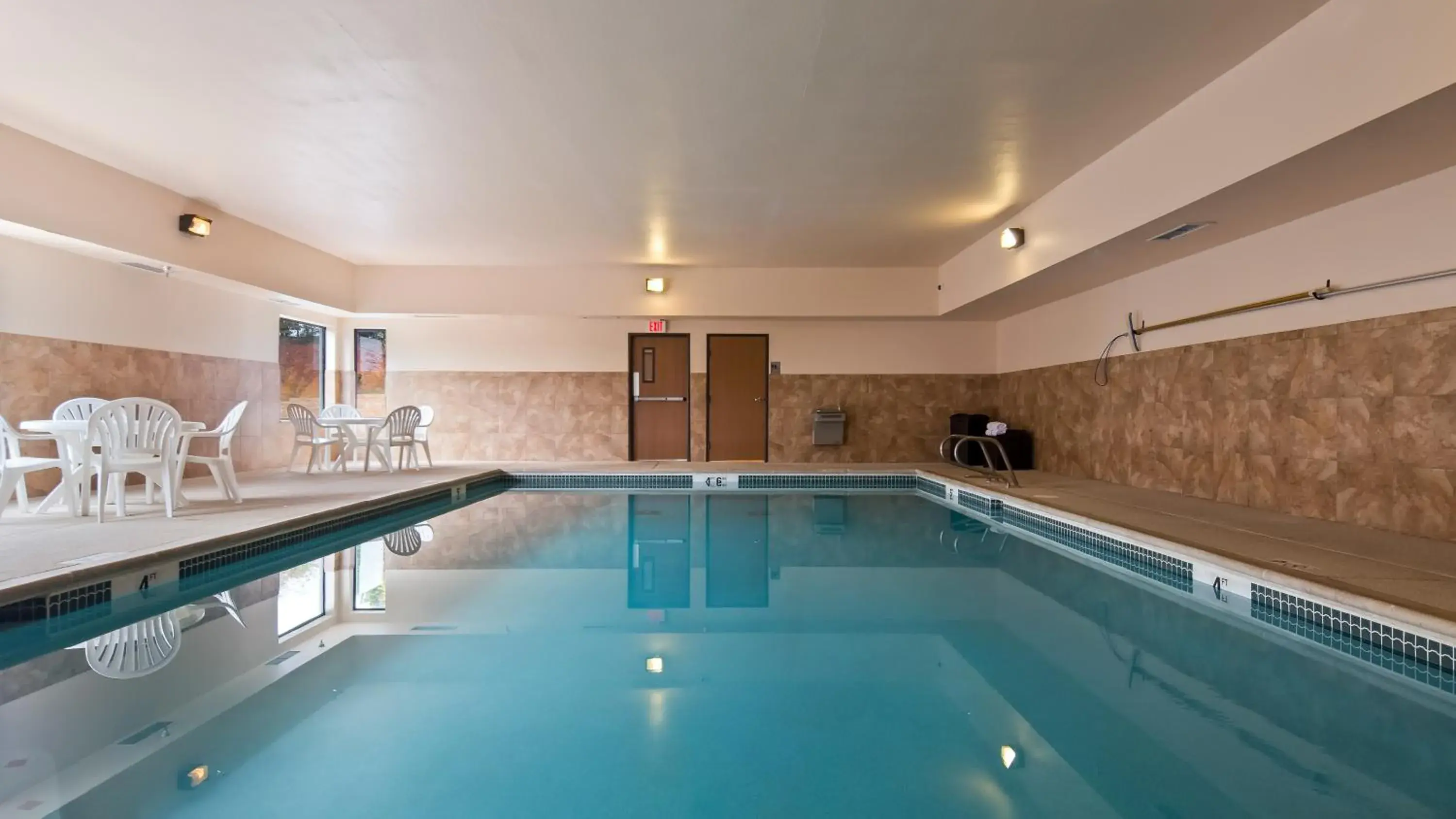 Swimming Pool in Best Western Somerset Swimming Pool in Best Western Somerset