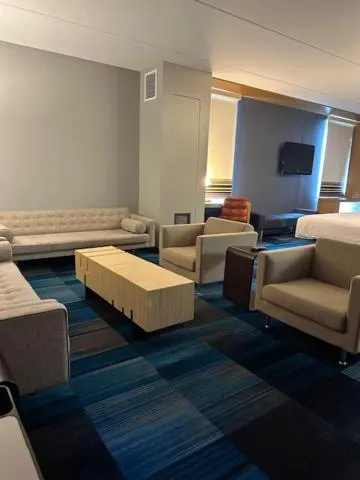 Seating area, Bed in Aloft Bolingbrook