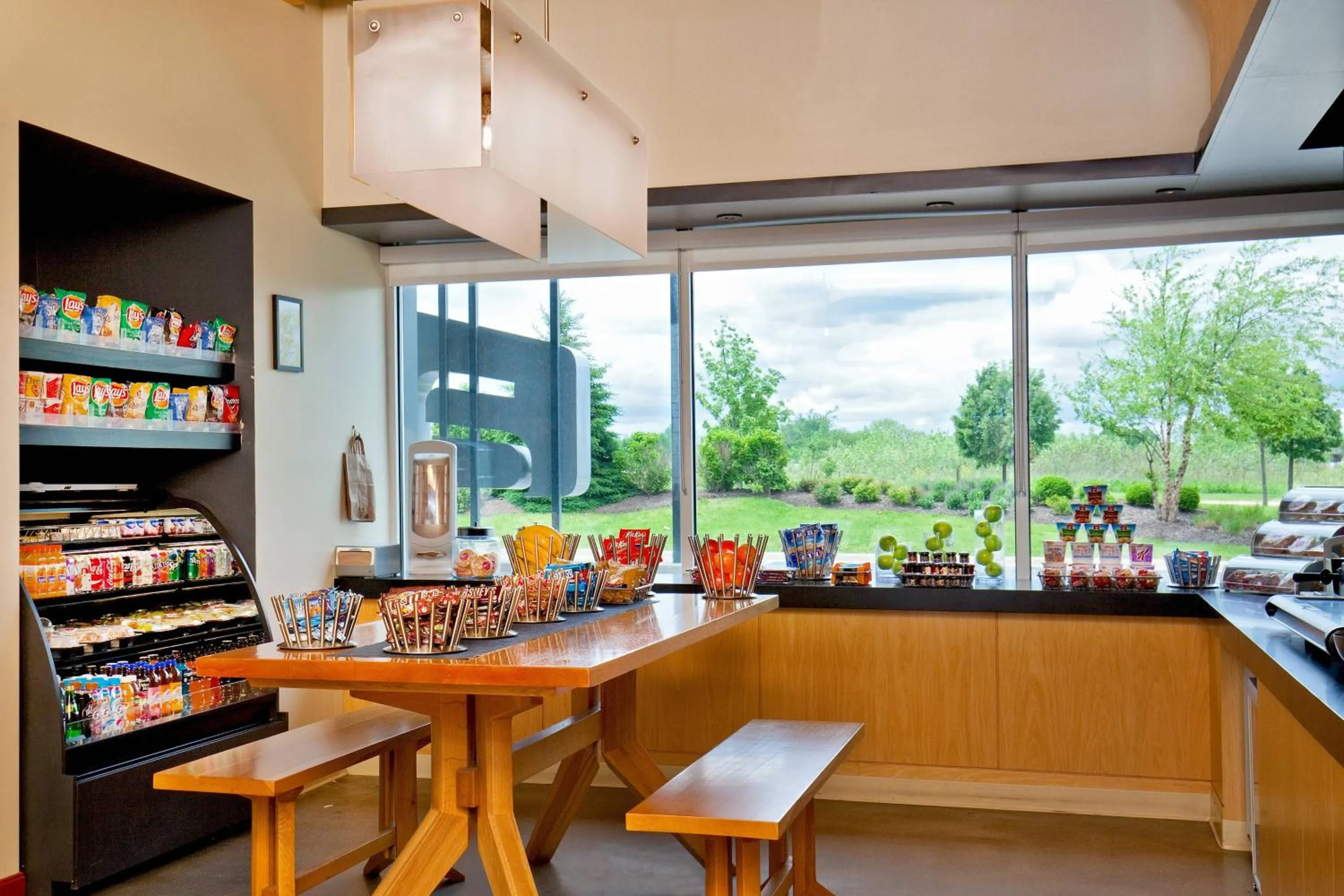 Restaurant/places to eat in Aloft Bolingbrook