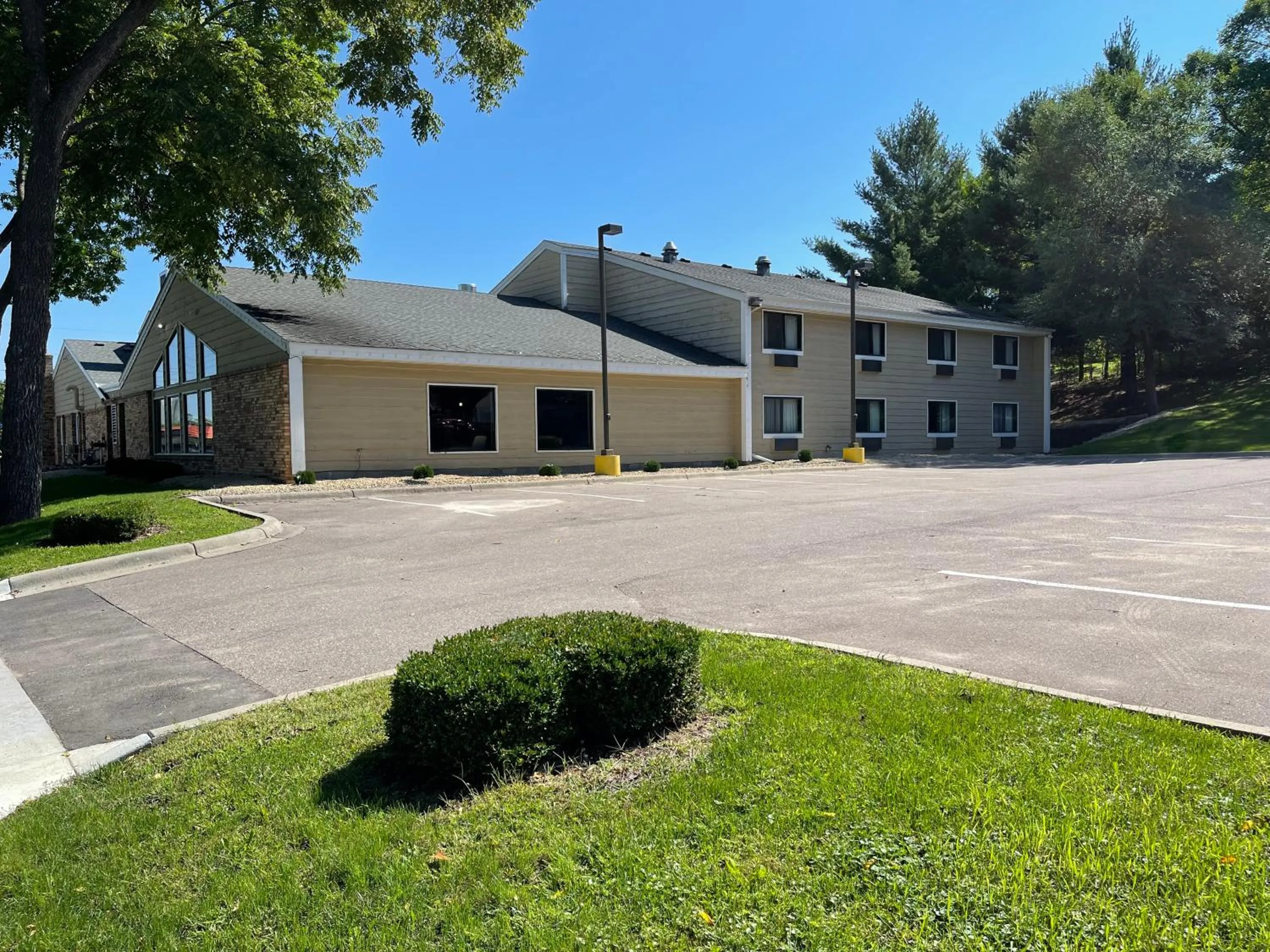 Nichols Inn & Suites