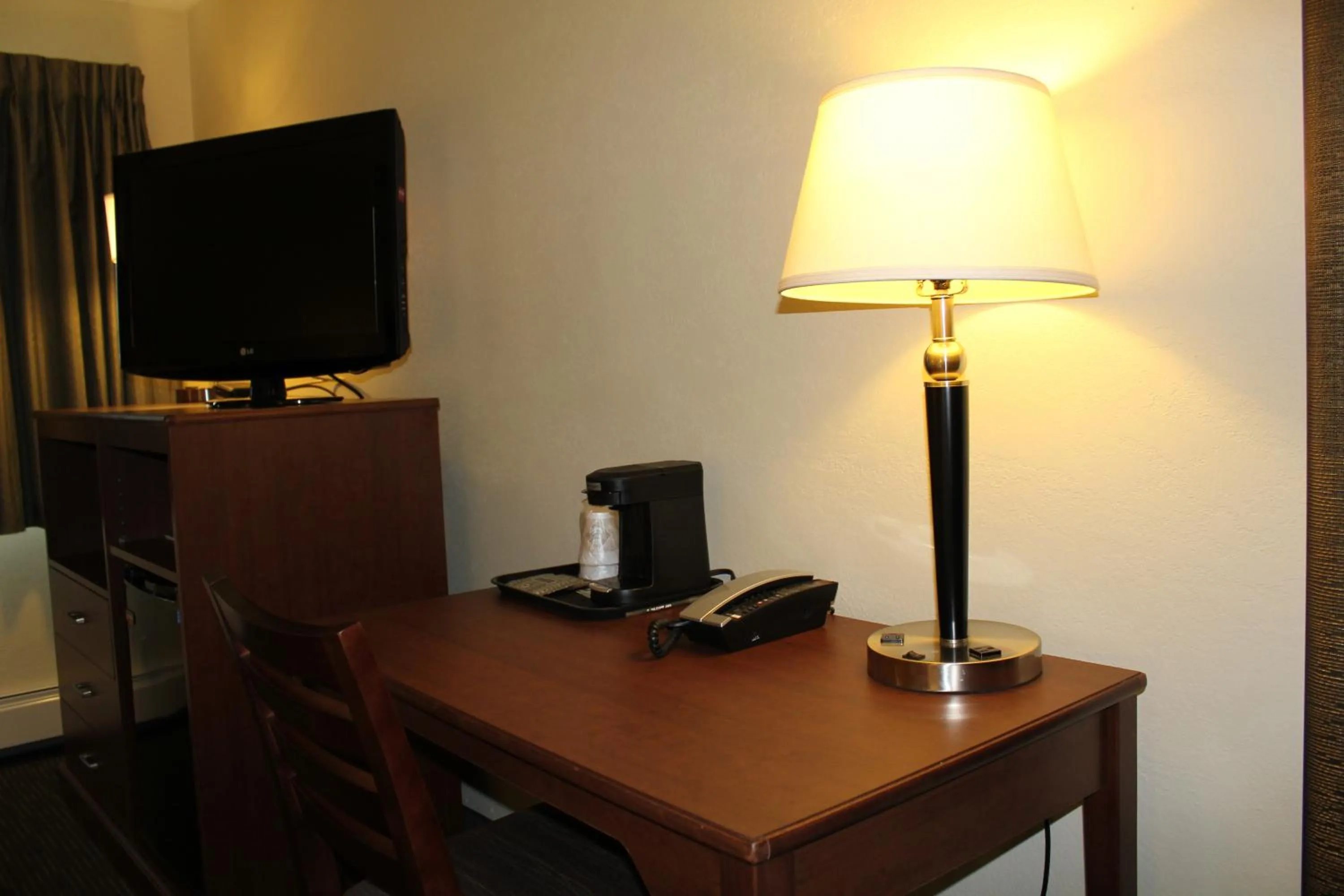 Seating area in Nichols Inn & Suites