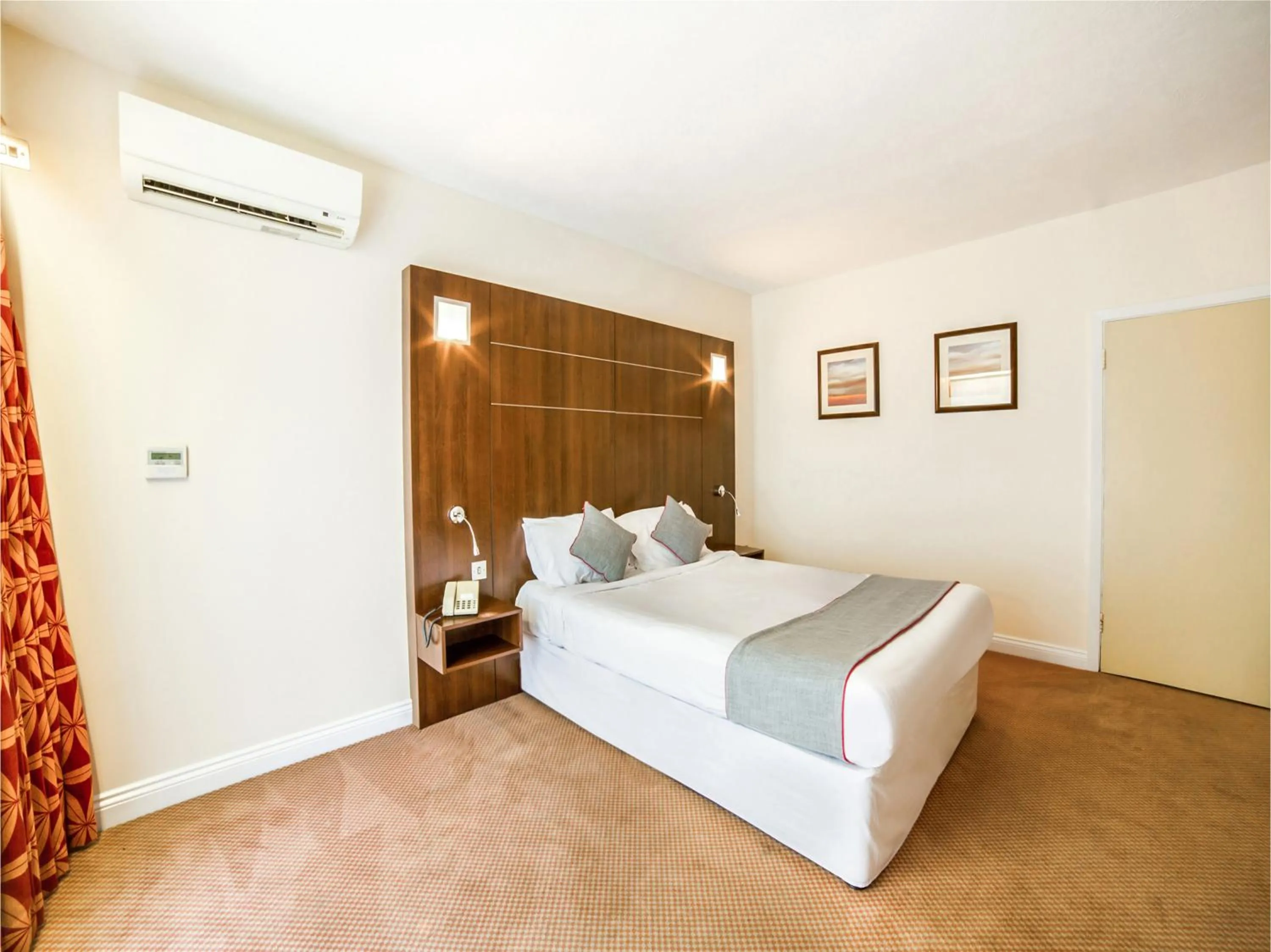 Bedroom, Bed in The Bridge House Hotel