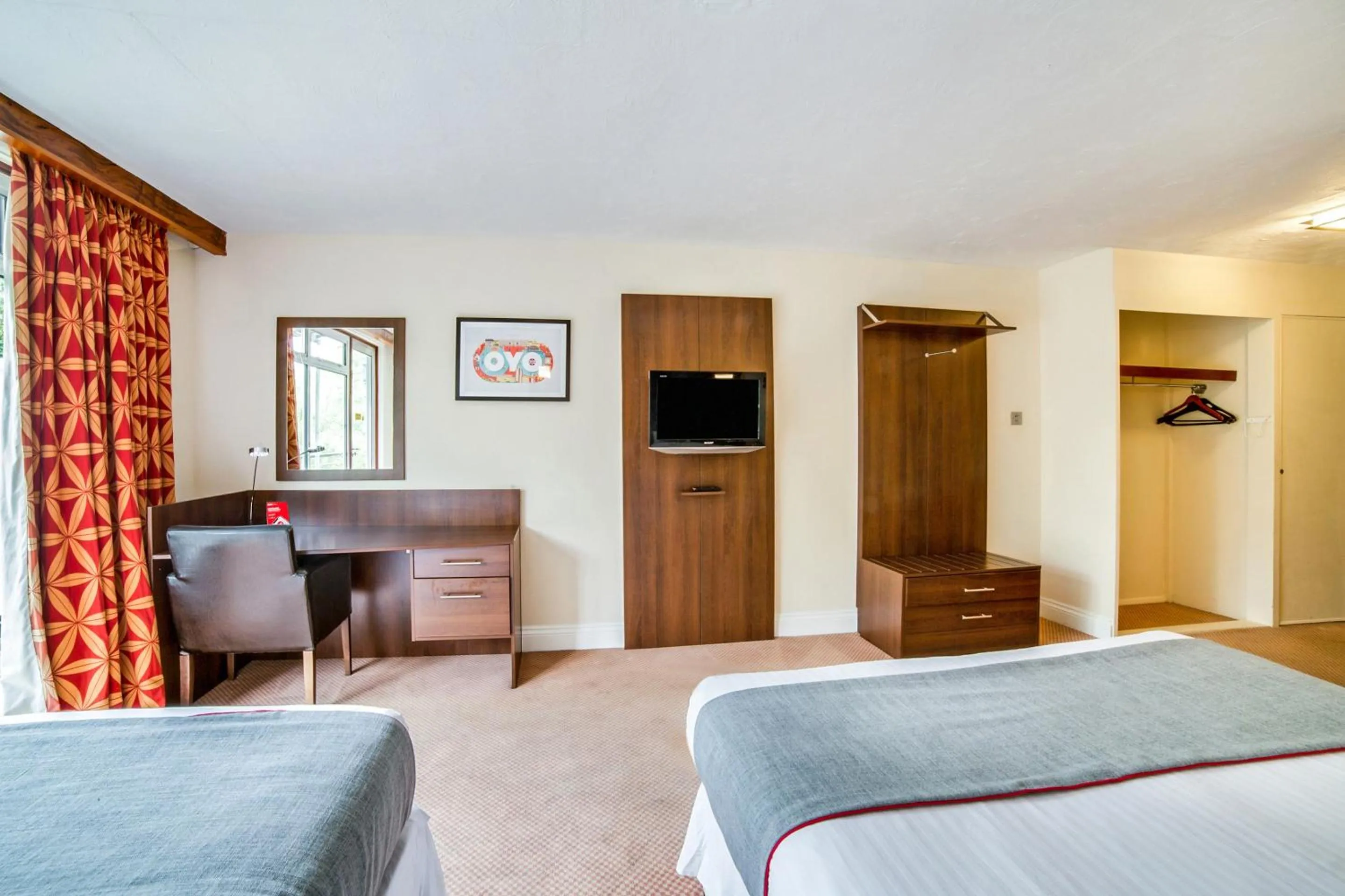 Bedroom, Bed in The Bridge House Hotel