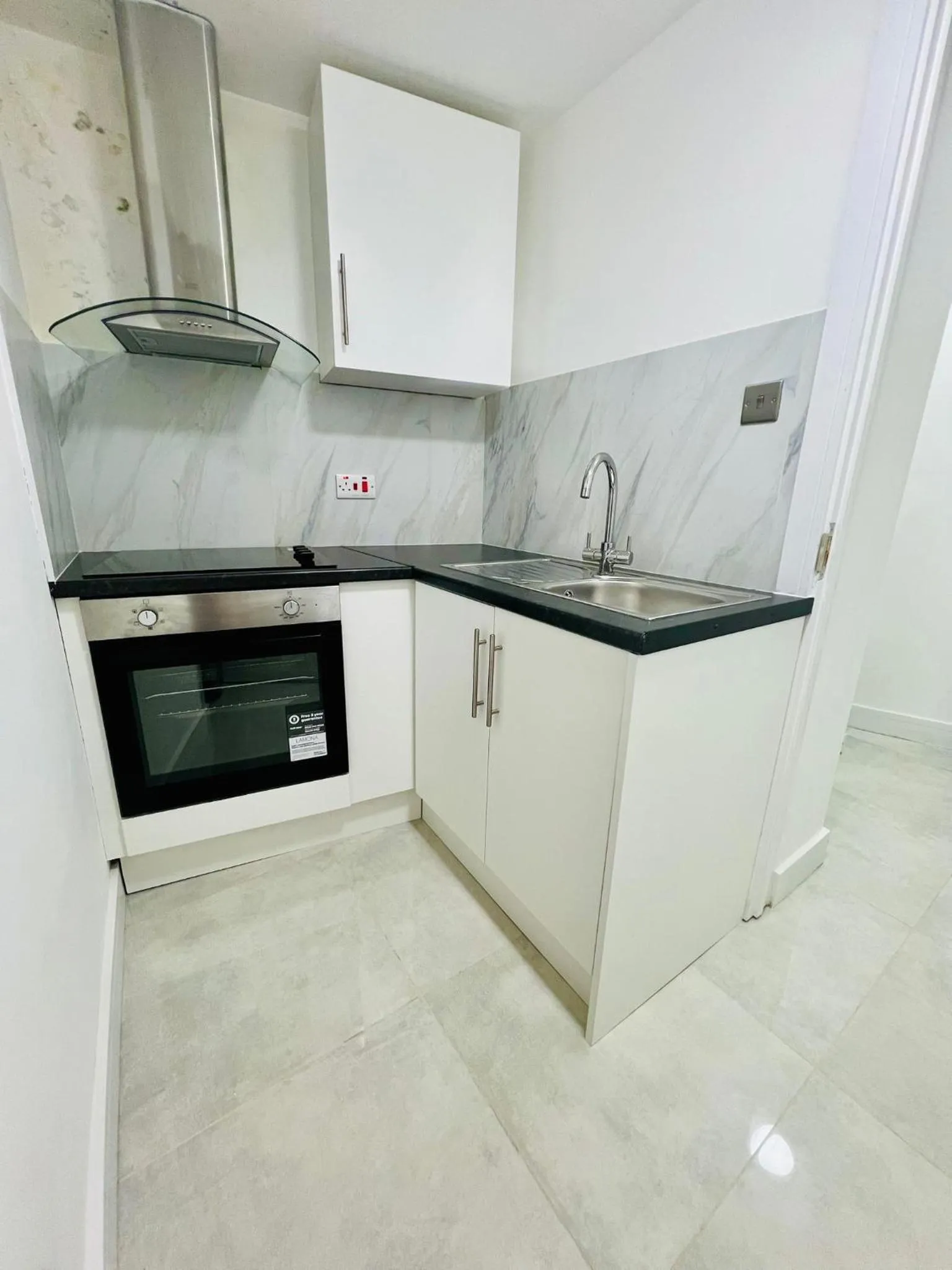 Kitchen or kitchenette in The Bridge House Hotel