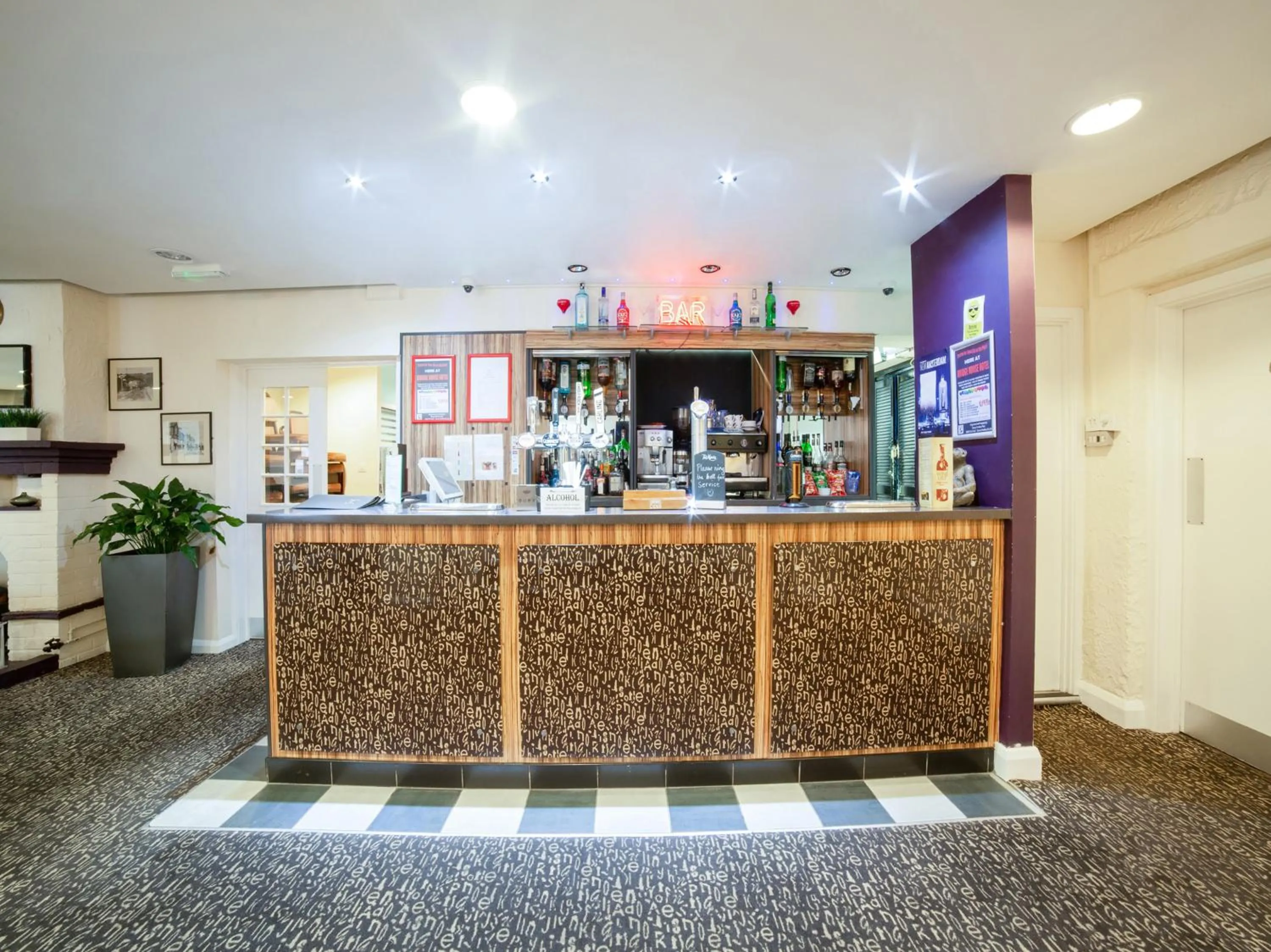 Lounge or bar in The Bridge House Hotel