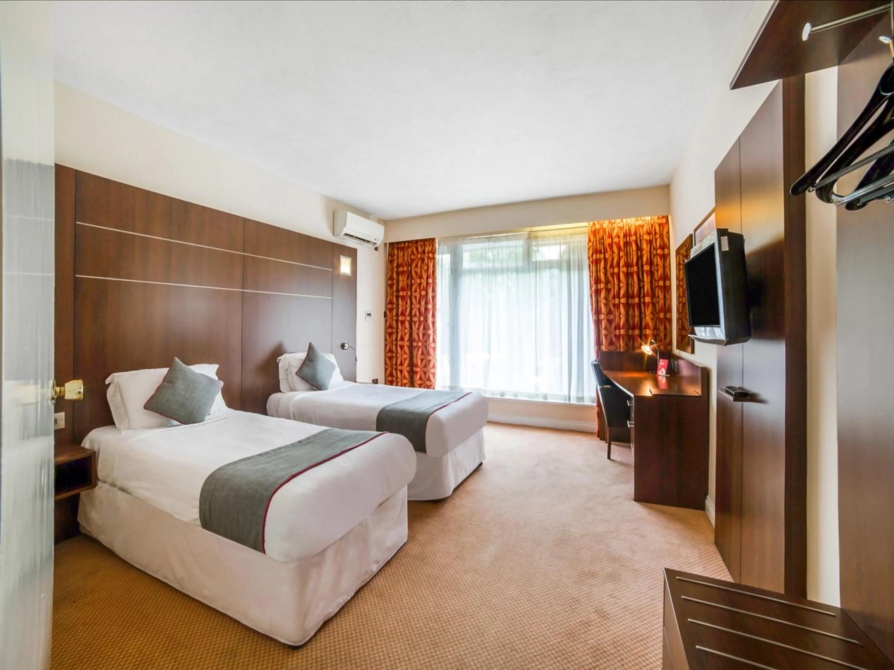 Bedroom, Bed in The Bridge House Hotel