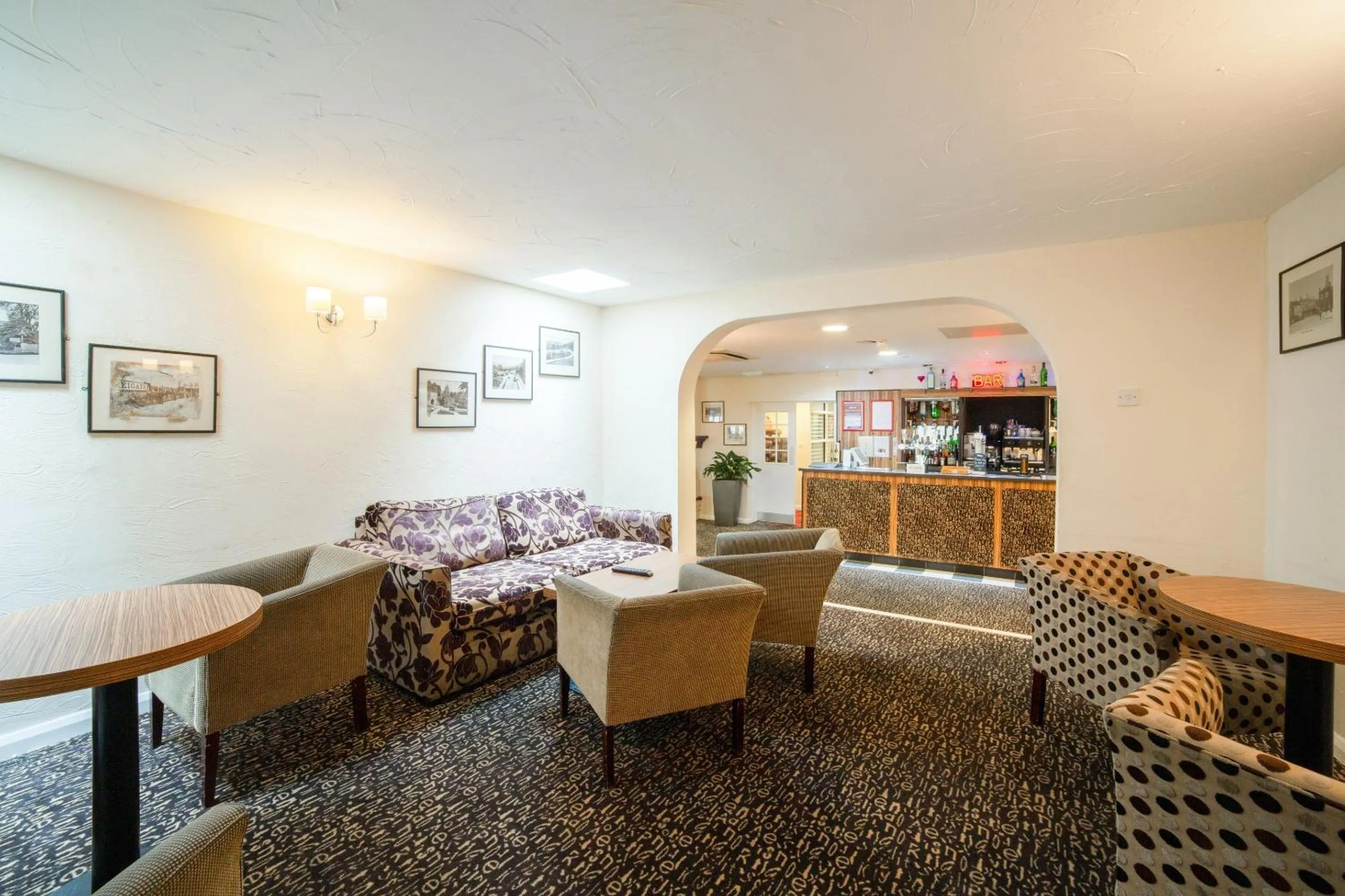 Lounge or bar in The Bridge House Hotel