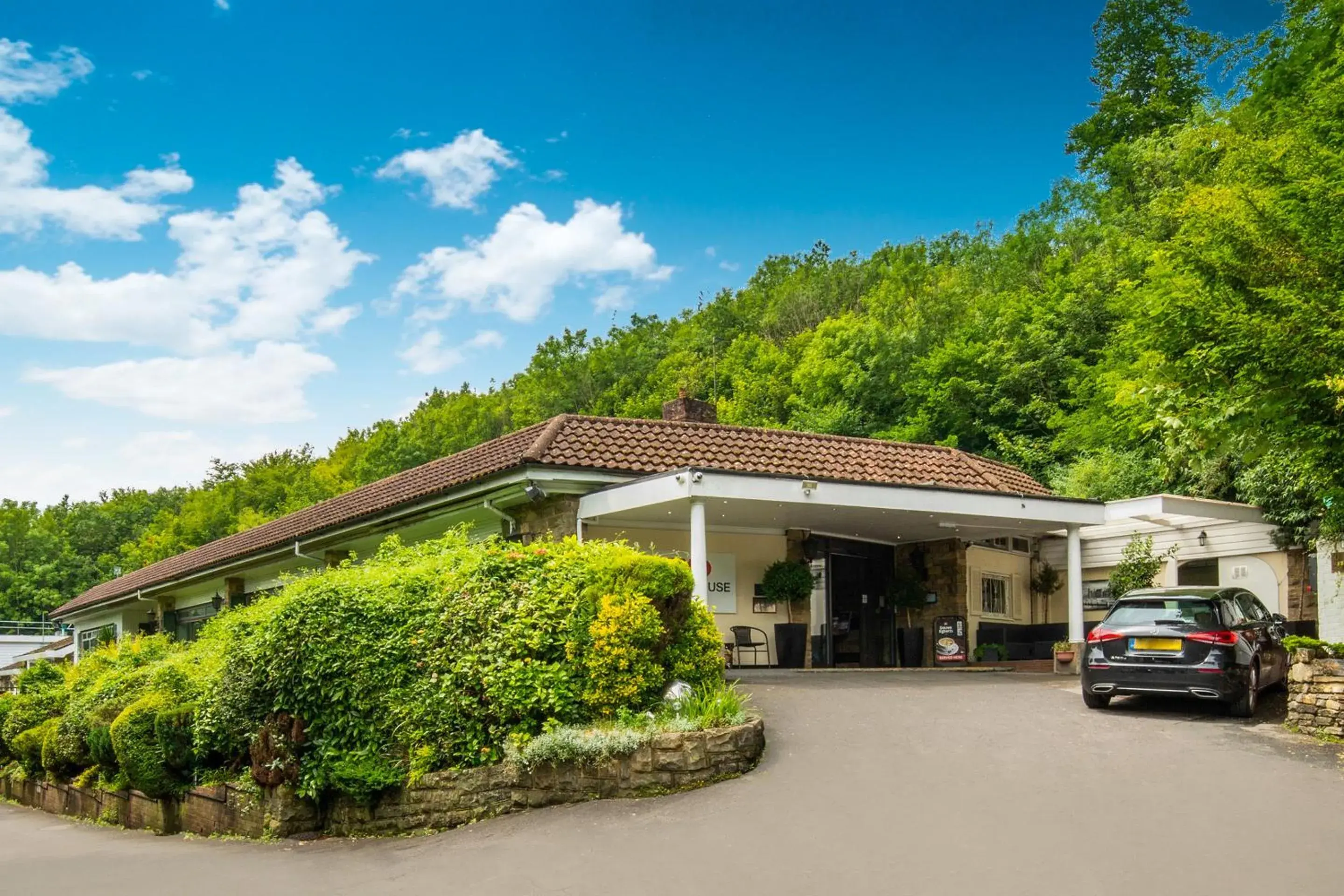 Facade/entrance in The Bridge House Hotel Facade/entrance in The Bridge House Hotel