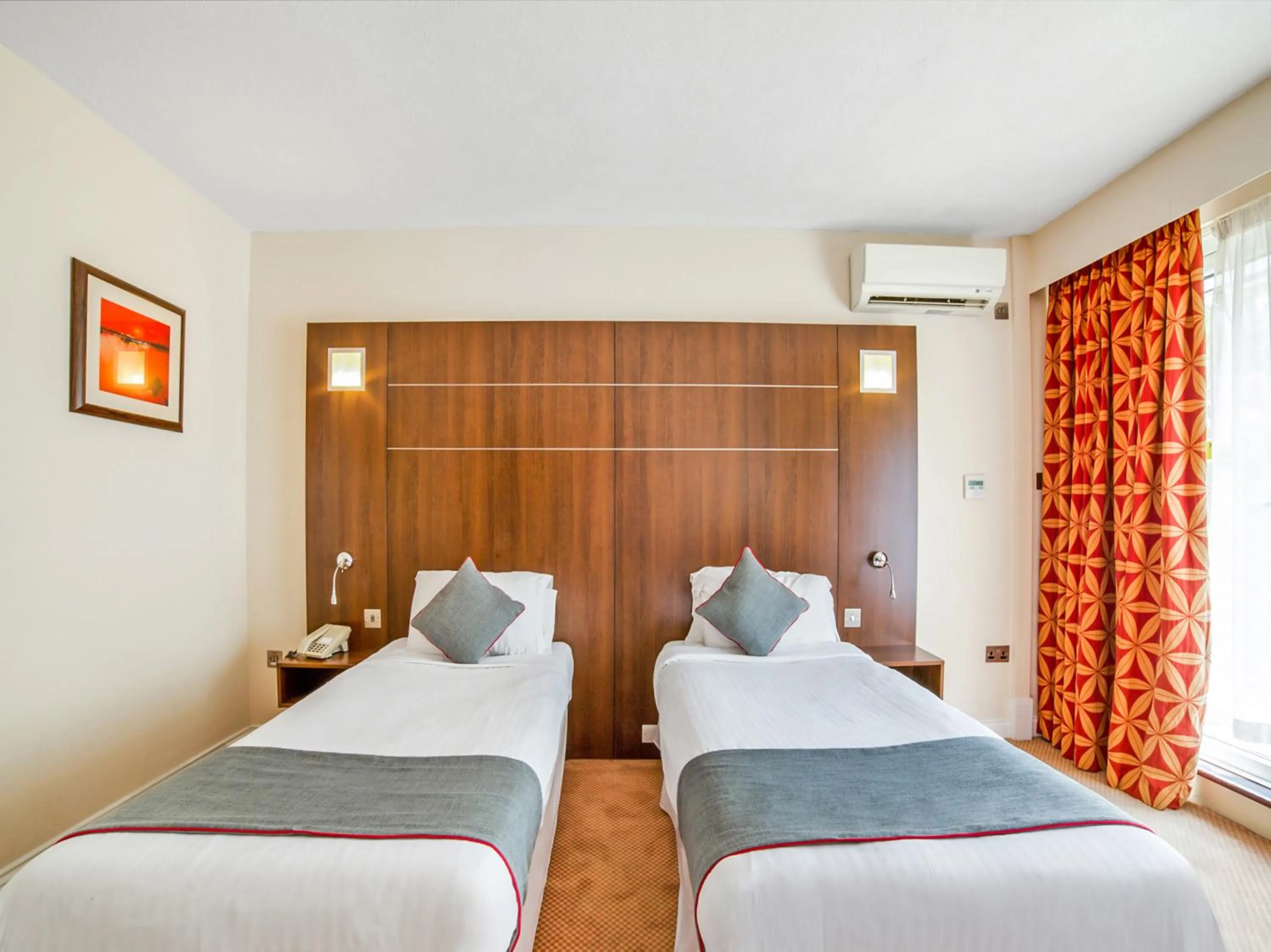 Bedroom, Bed in The Bridge House Hotel