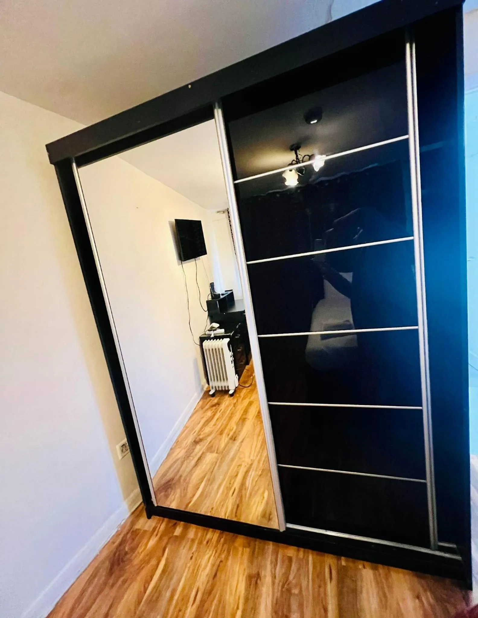 wardrobe in The Bridge House Hotel