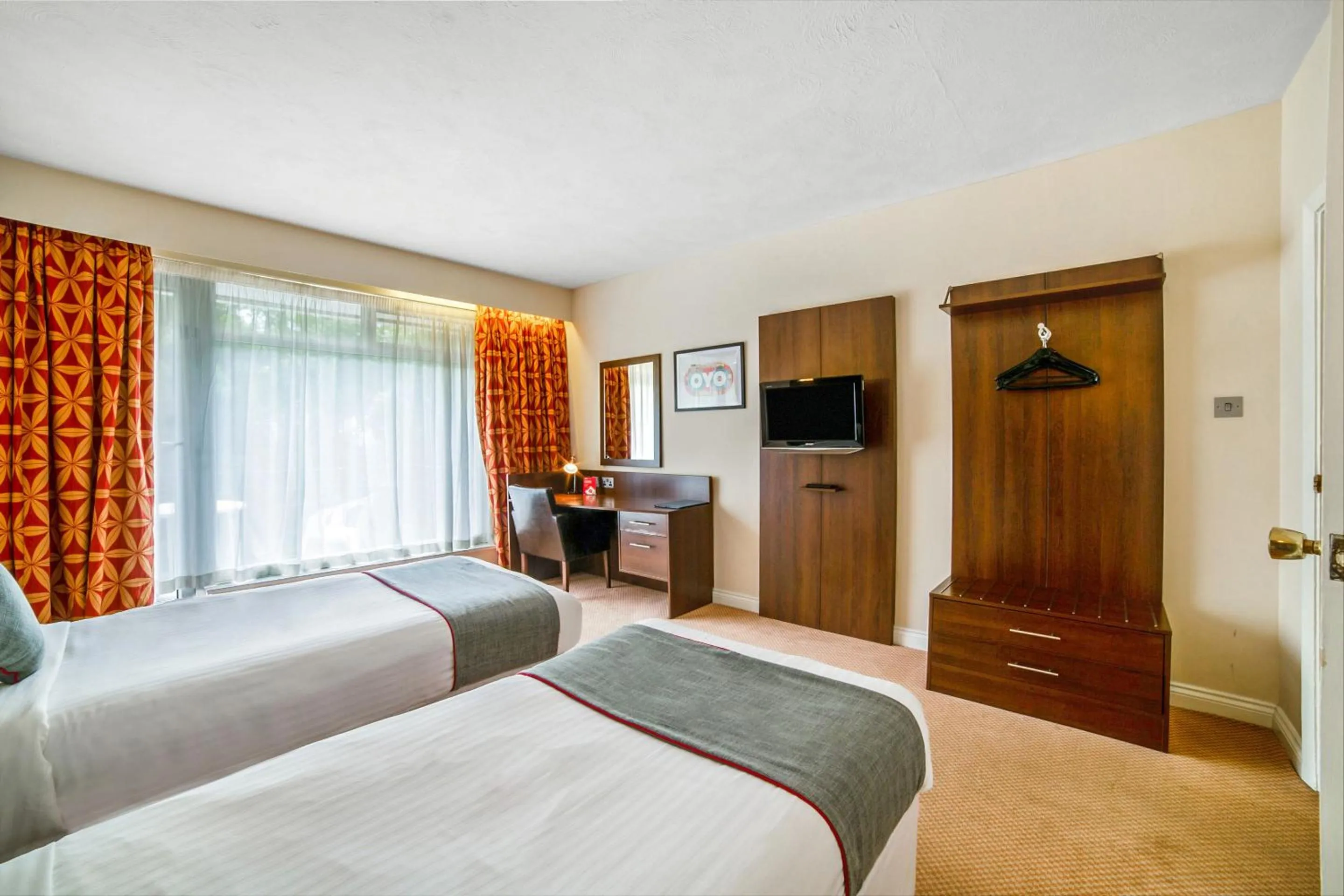 Bedroom, Bed in The Bridge House Hotel