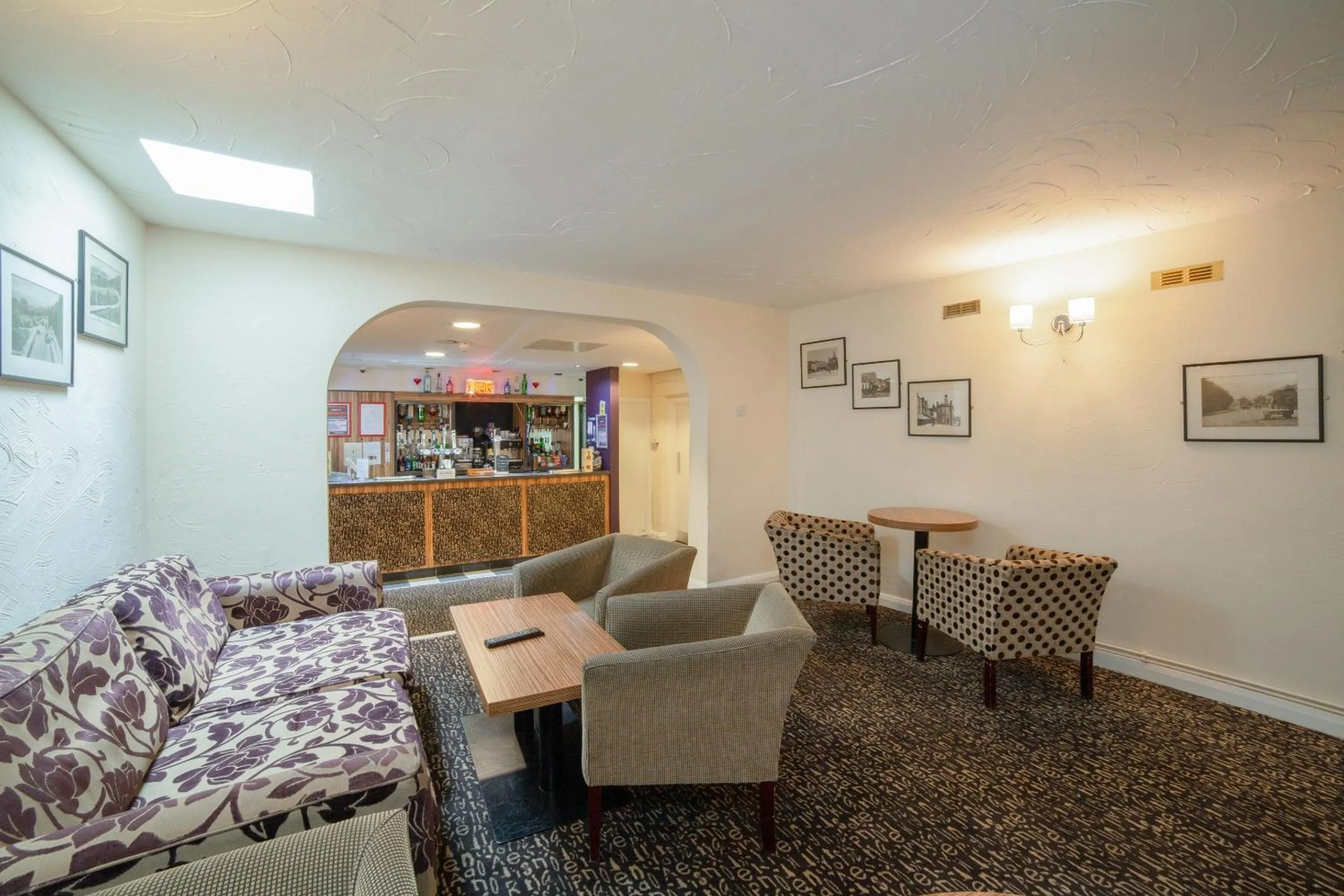 Lounge or bar in The Bridge House Hotel