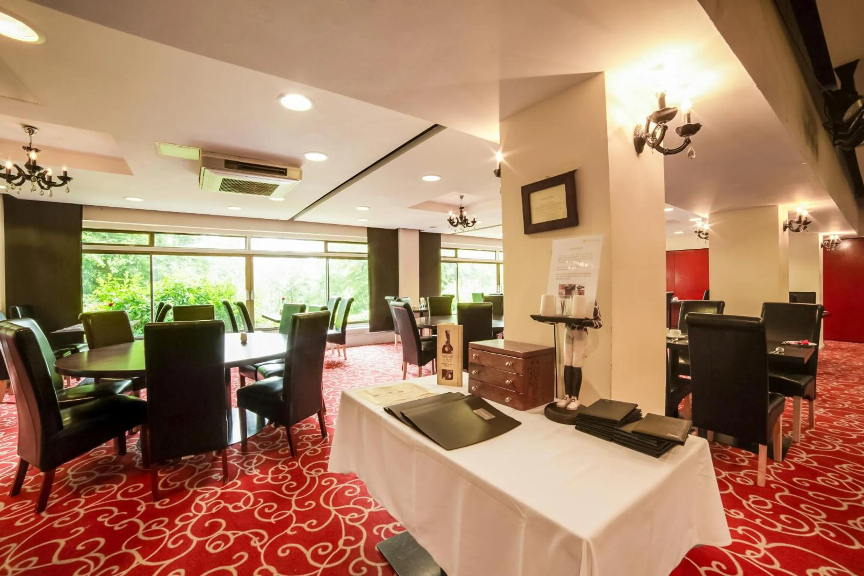 Restaurant/places to eat in The Bridge House Hotel