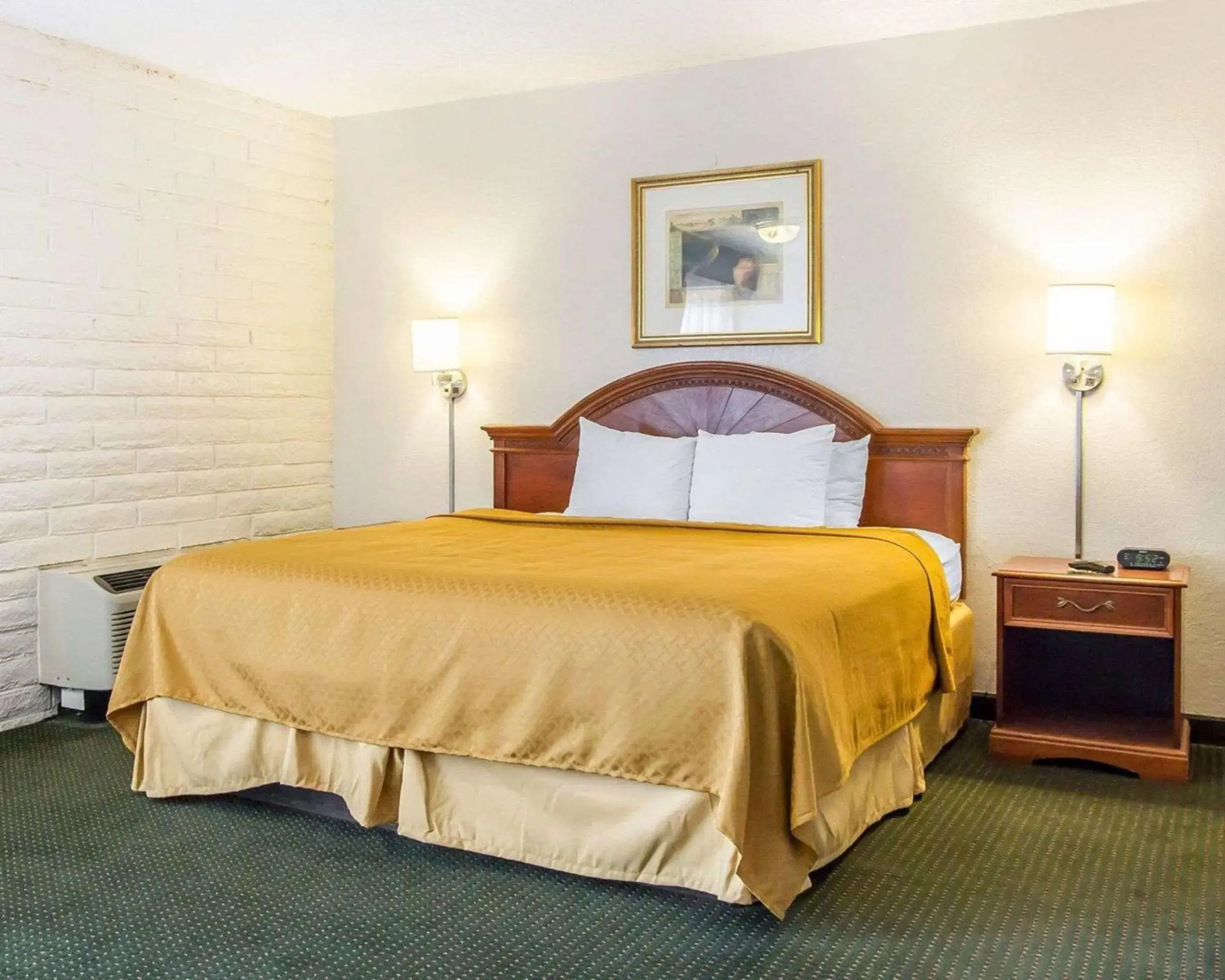 Photo of the whole room, Bed in Quality Inn Tucson Downtown near Convention Center Photo of the whole room, Bed in Quality Inn Tucson Downtown near Convention Center