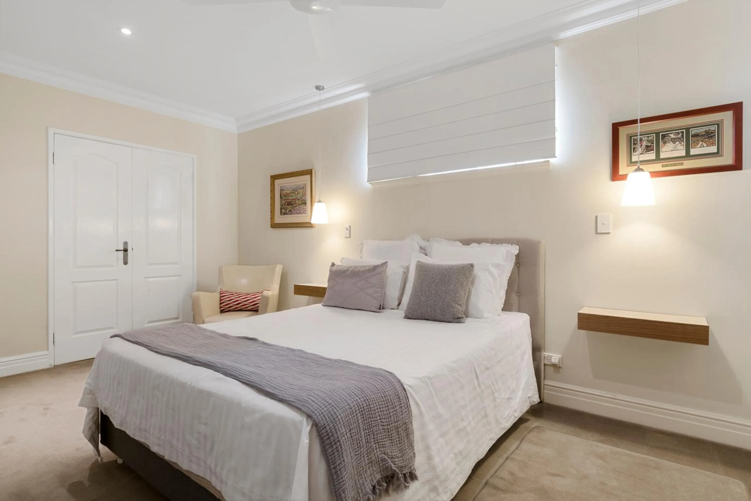 Bed in Sorrento Beach Bed & Breakfast