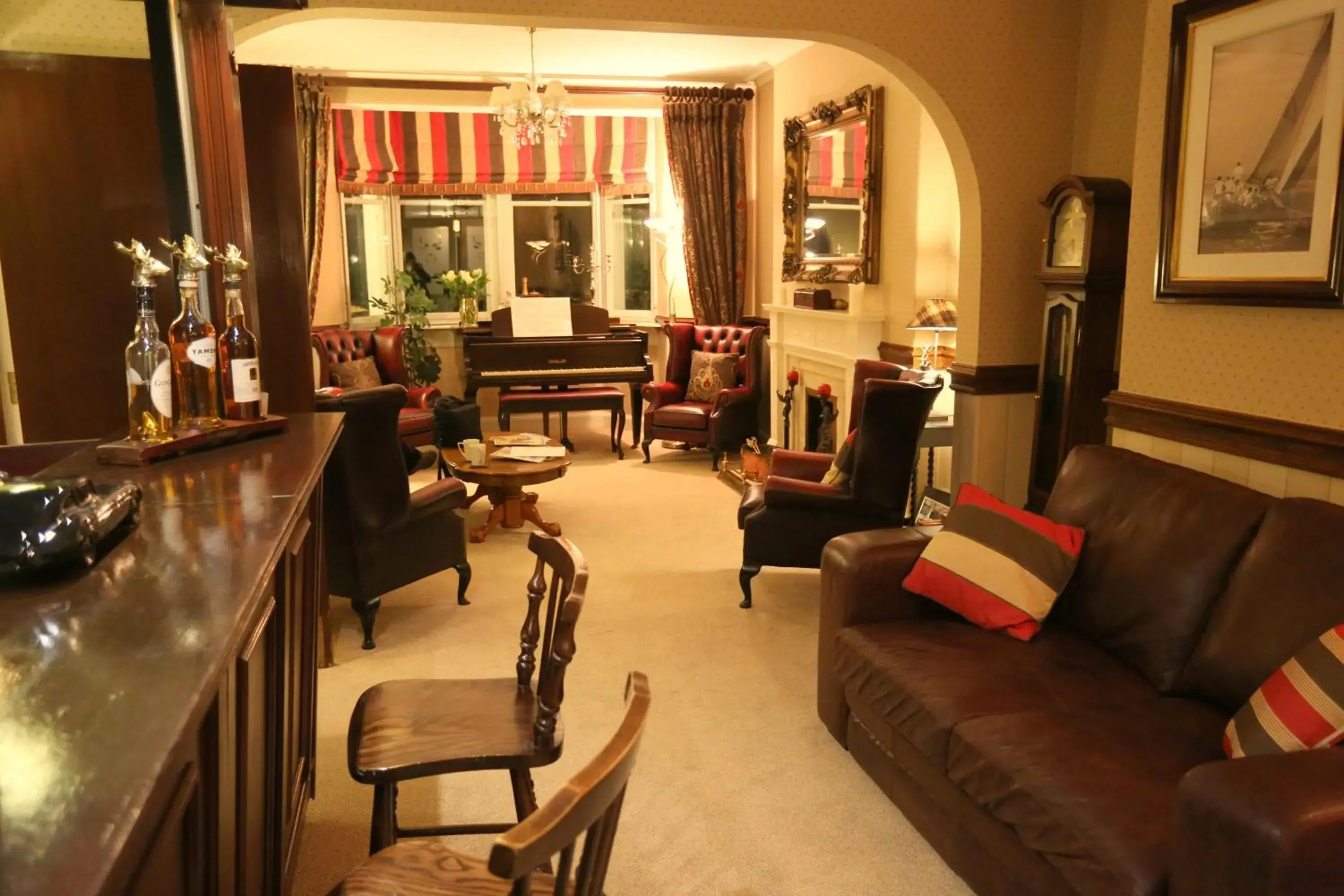 Lounge or bar in Woodlands Lounge or bar in Woodlands