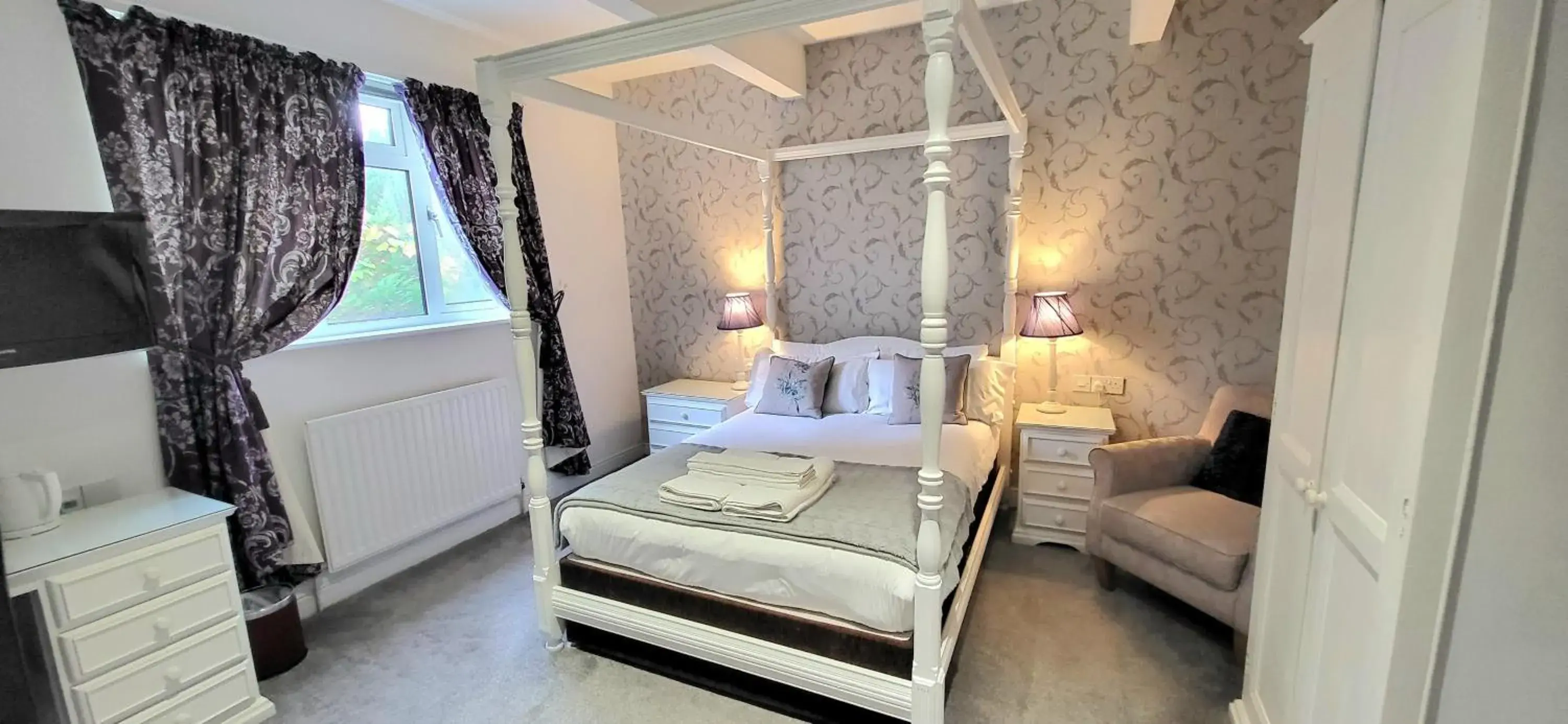 Bed in Woodlands Bed in Woodlands