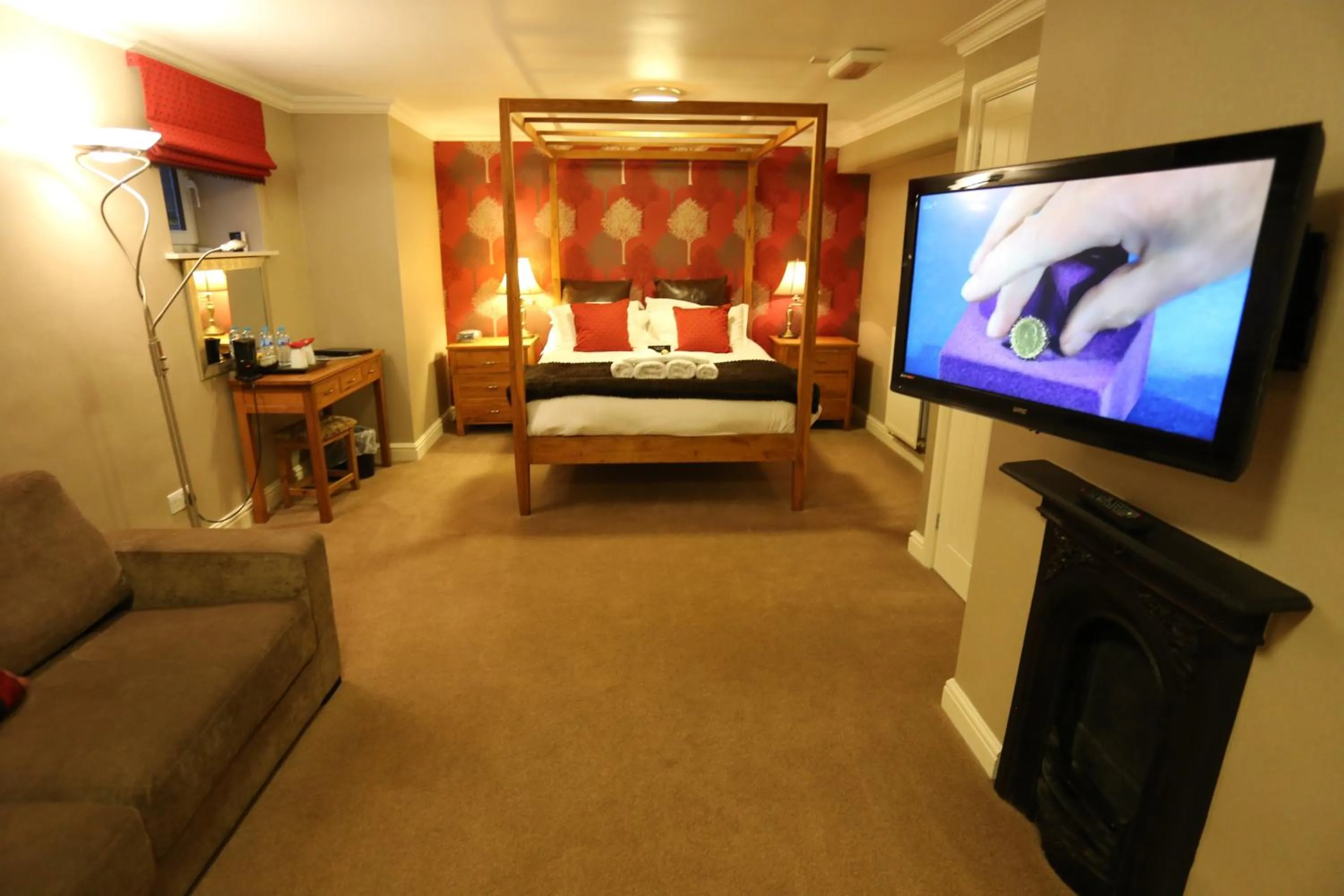 Bedroom, Bed in Woodlands