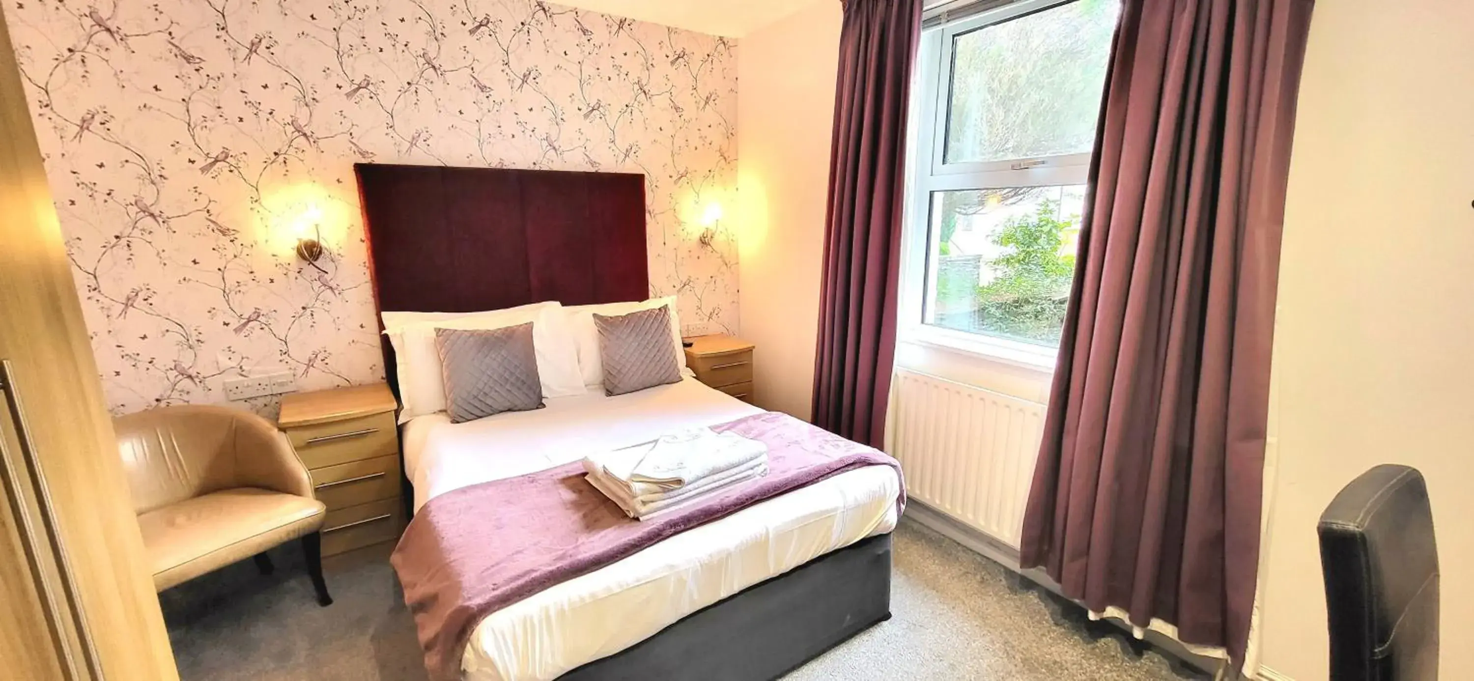 Bed in Woodlands Bed in Woodlands