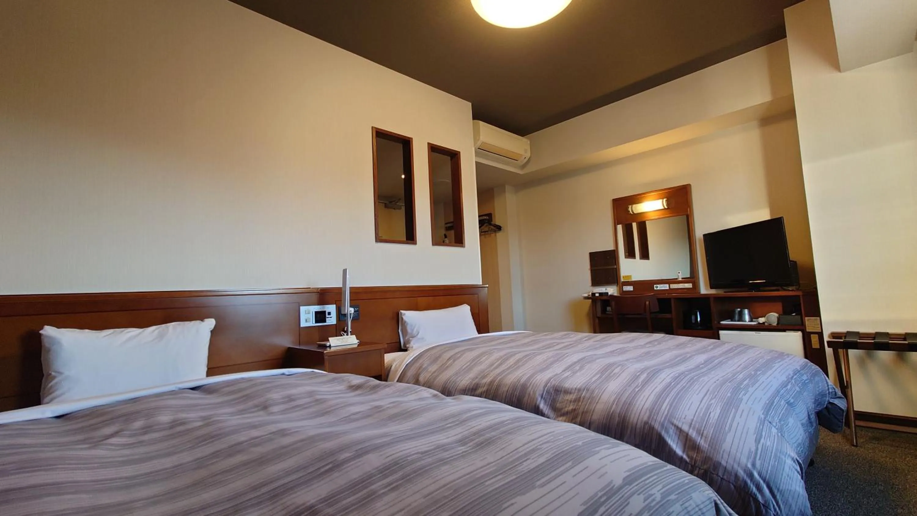 Bedroom, Bed in Hotel Route-Inn Gotenba Eki-Minami