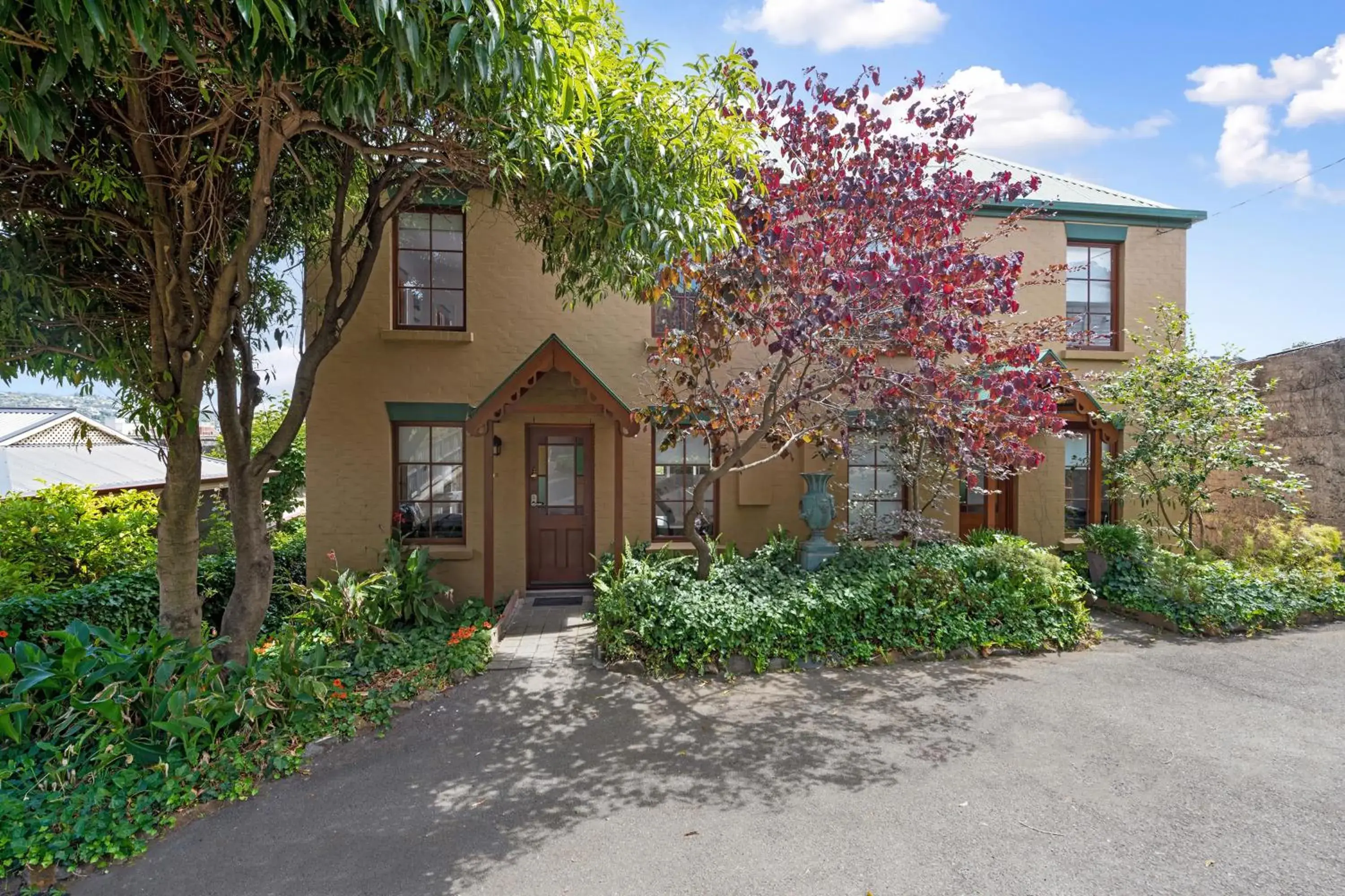 Property building in Hideaway on George Property building in Hideaway on George