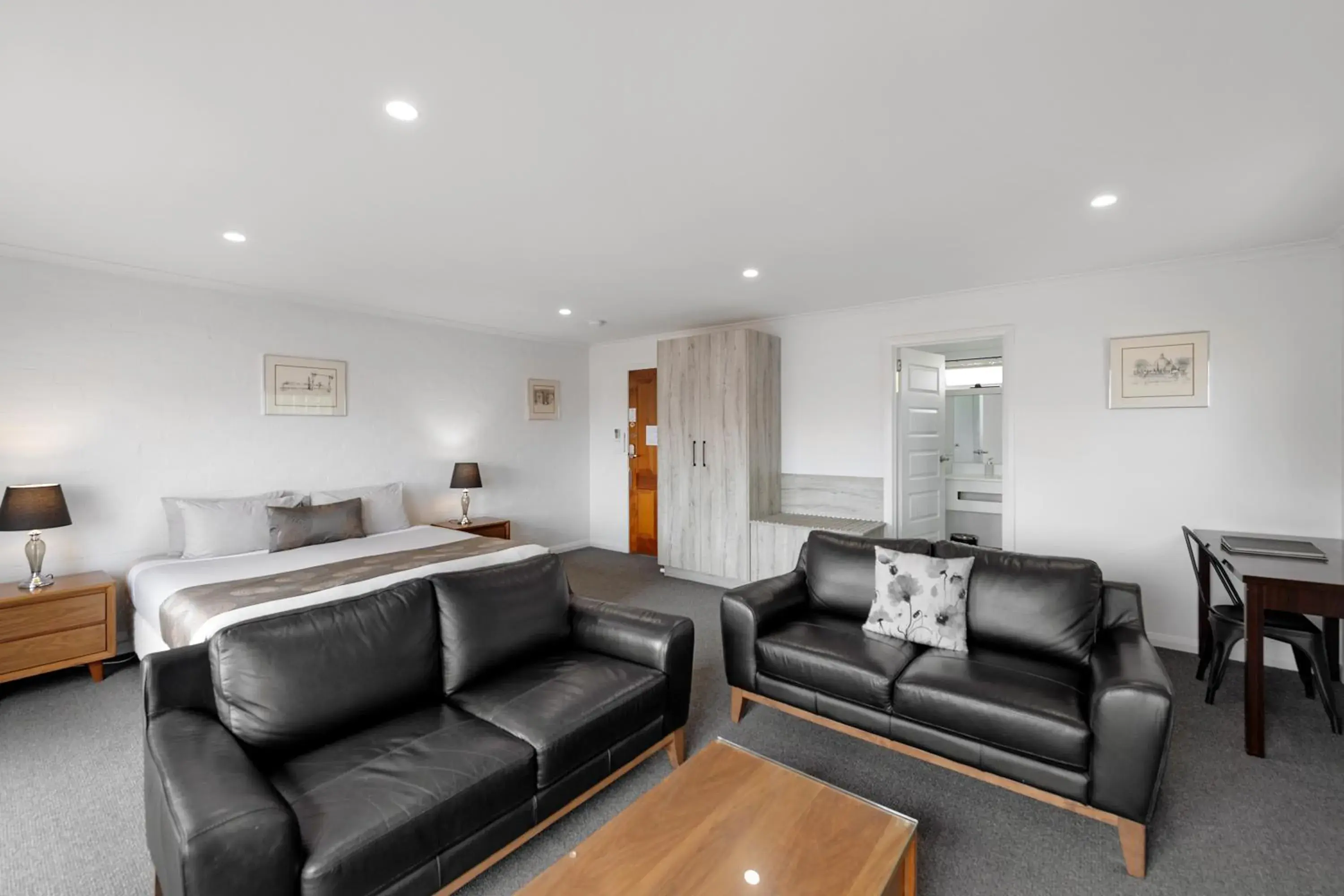 Photo of the whole room in Hideaway on George Photo of the whole room in Hideaway on George