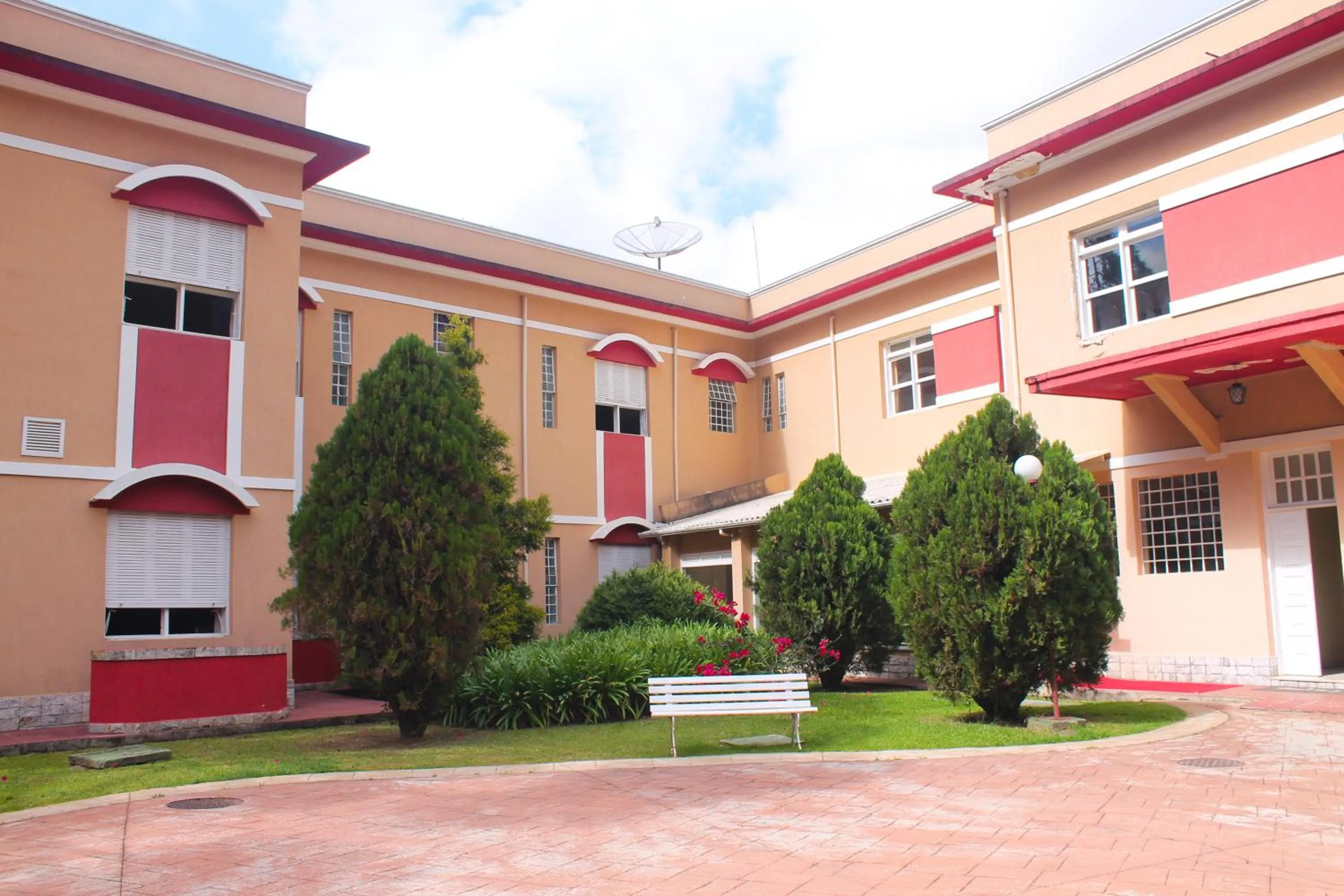 Property building in Hotel Platanus