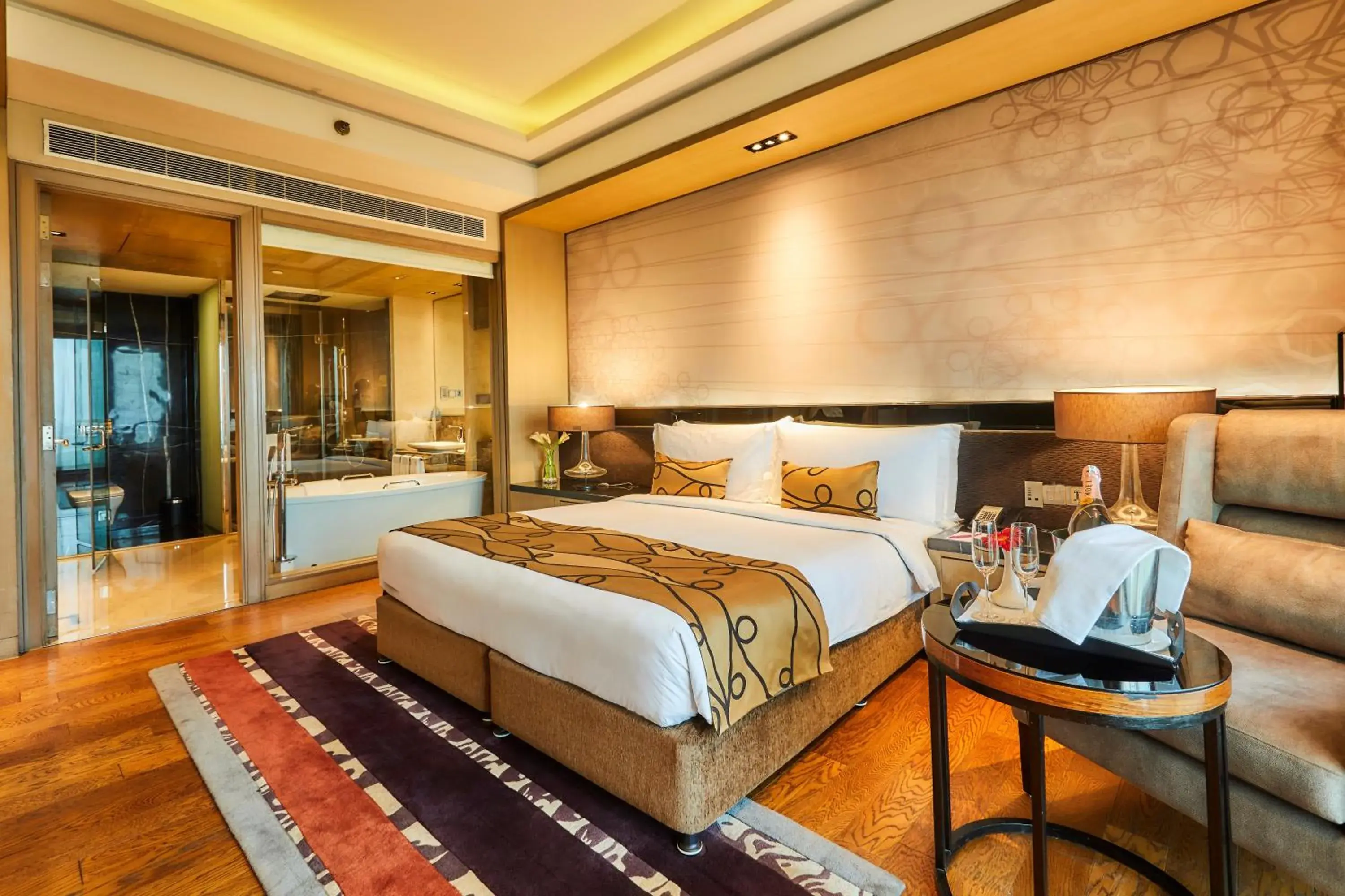 1 Double Bed Suite Smoking in Crowne Plaza New Delhi Rohini by IHG 1 Double Bed Suite Smoking in Crowne Plaza New Delhi Rohini by IHG