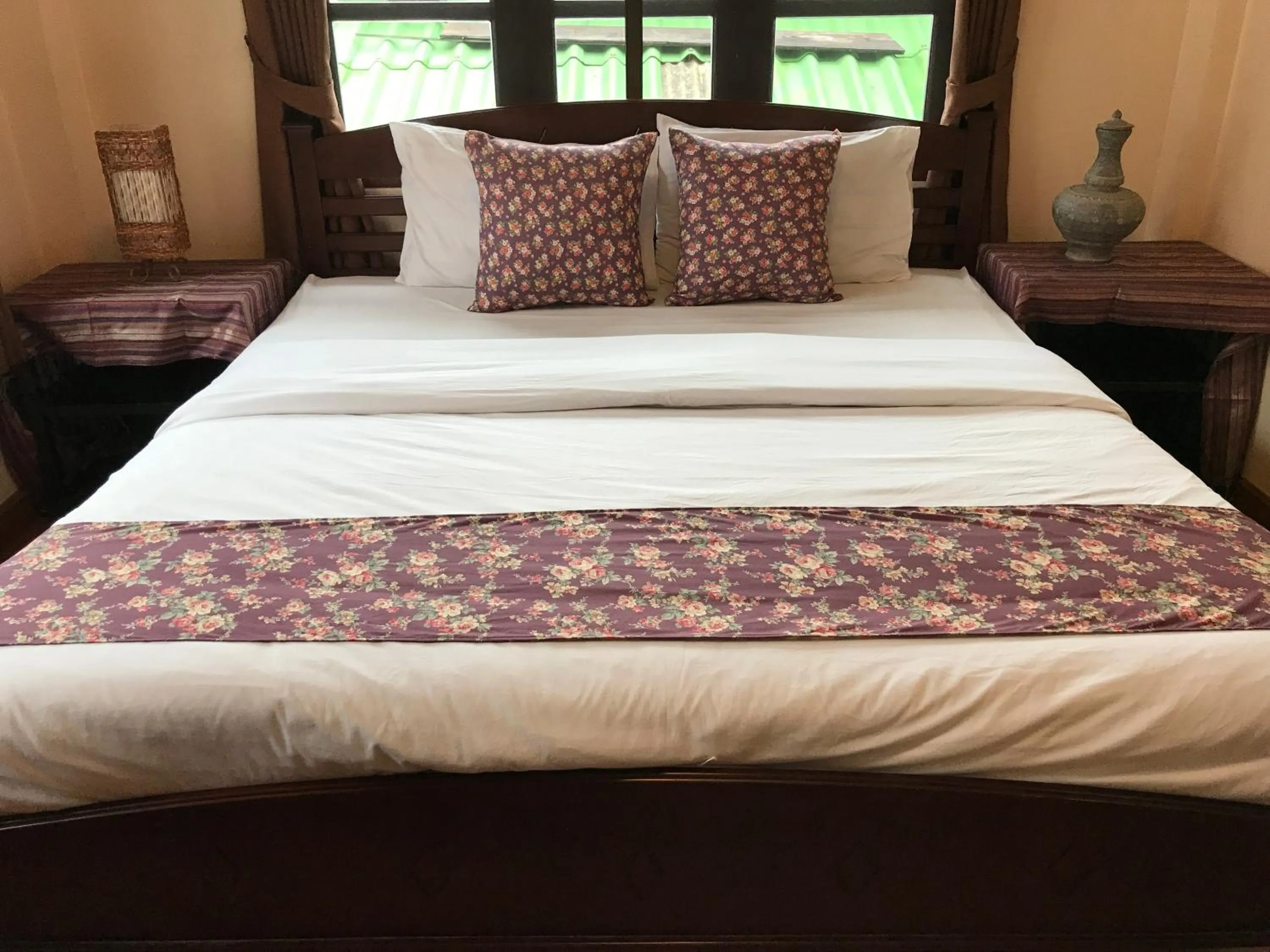 Bed in Baan Klang Vieng