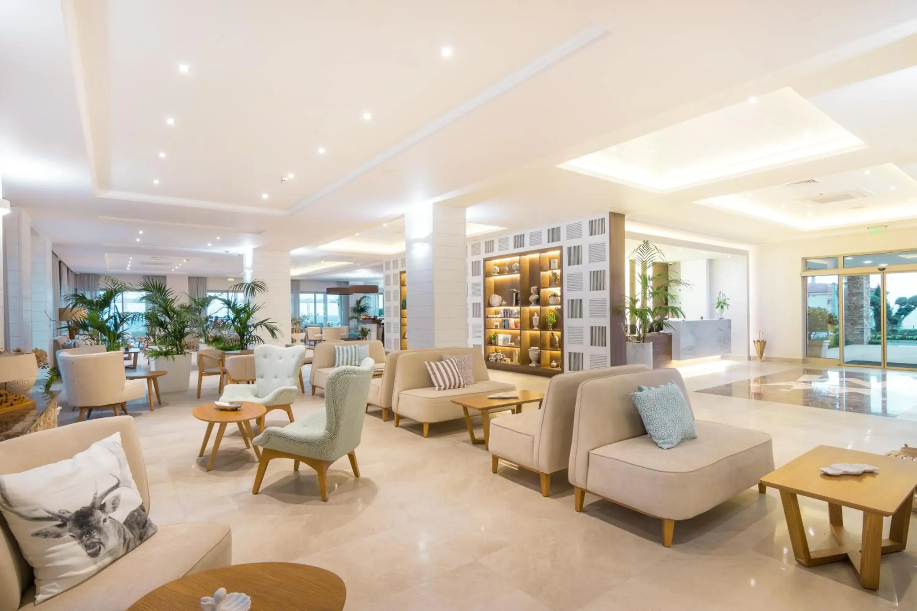 Lounge or bar in King Maron Beach Hotel & Spa Lounge or bar in King Maron Beach Hotel & Spa