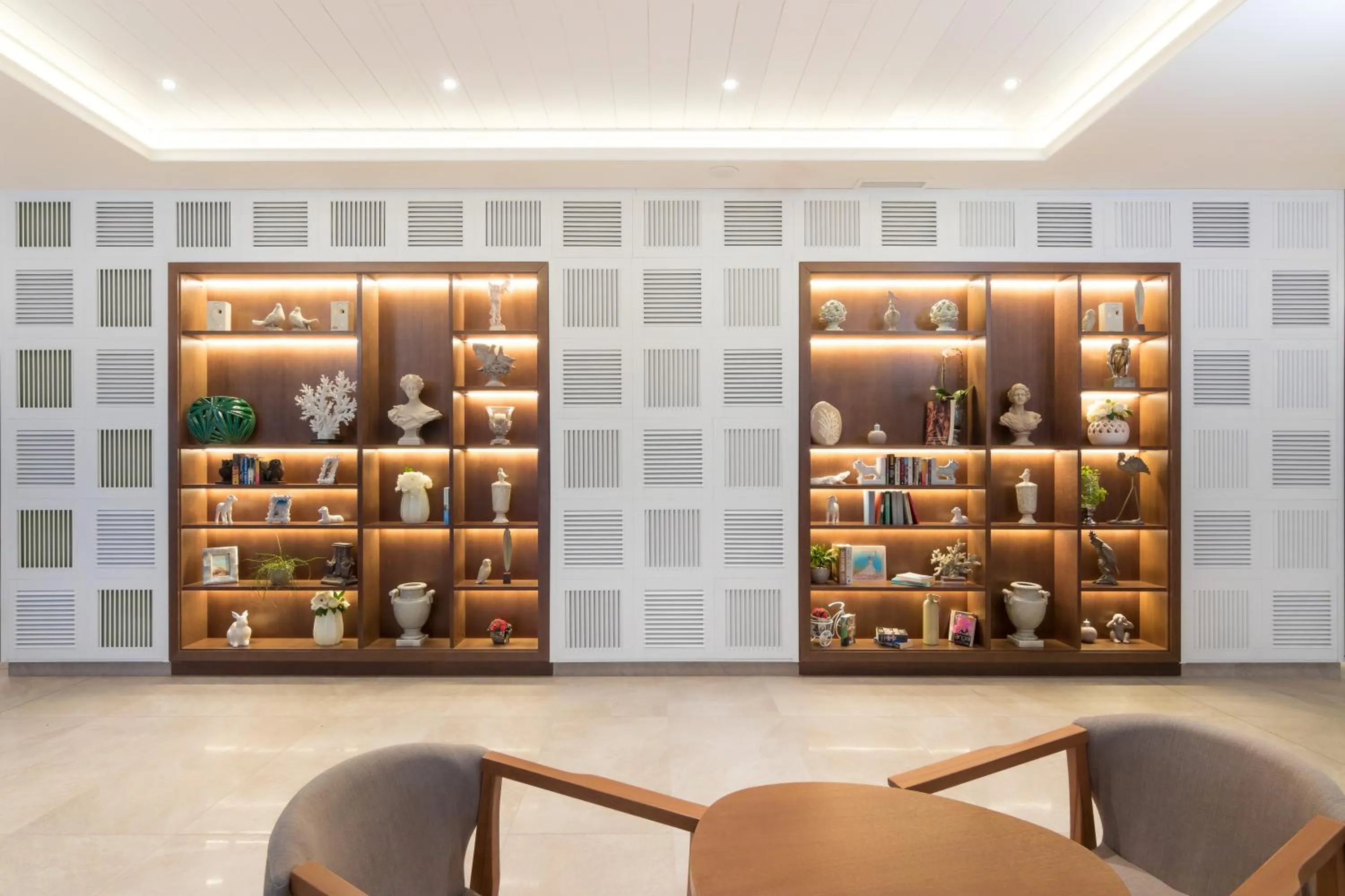 Library in King Maron Beach Hotel & Spa