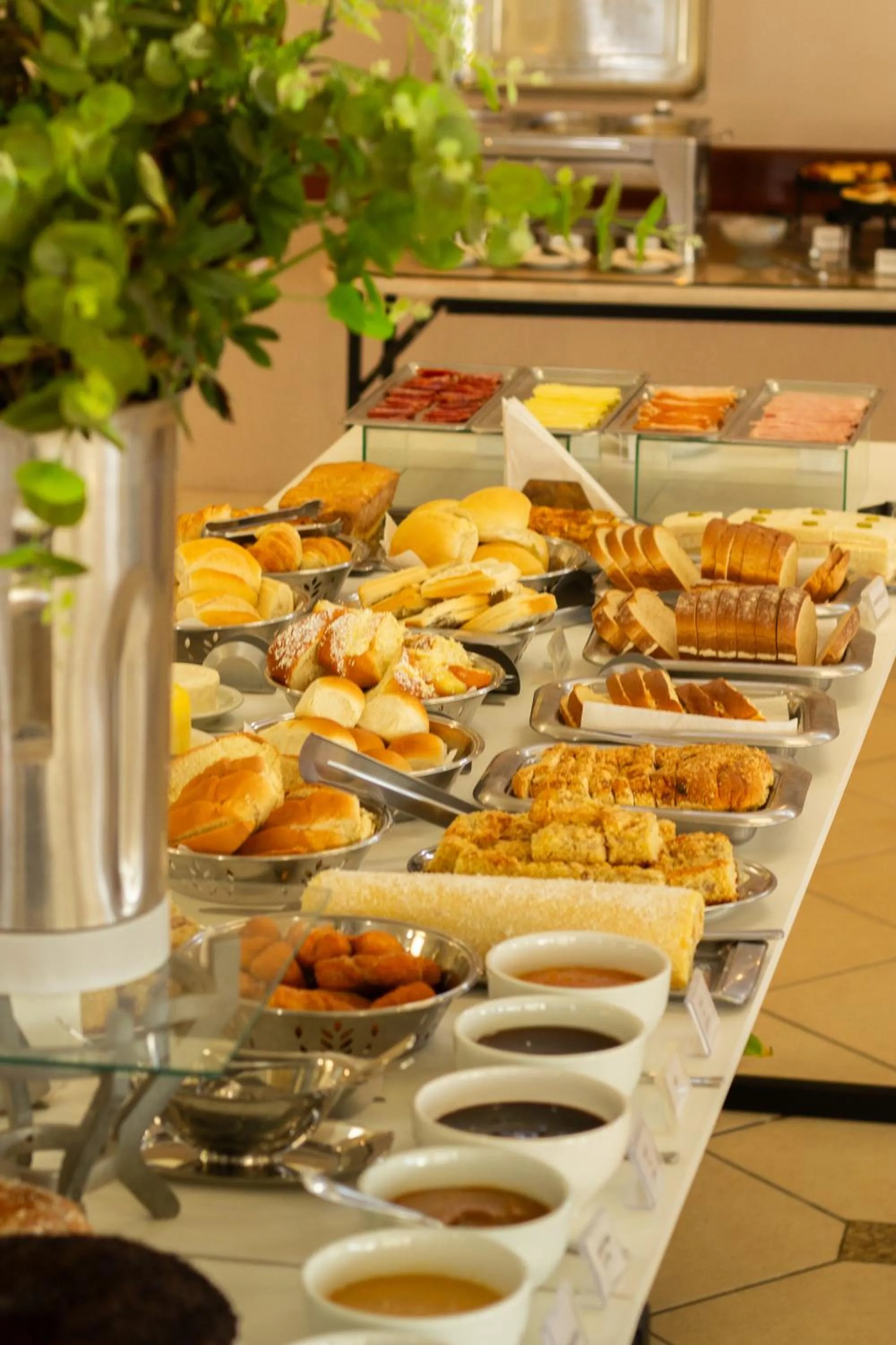 Buffet breakfast in Hotel Caverá