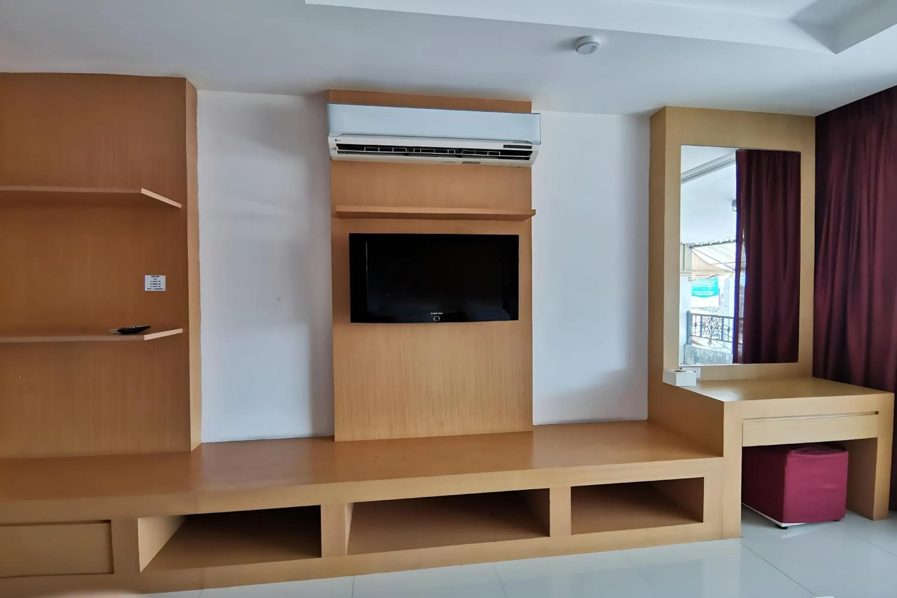 Communal lounge/ TV room in Le Desir Resortel