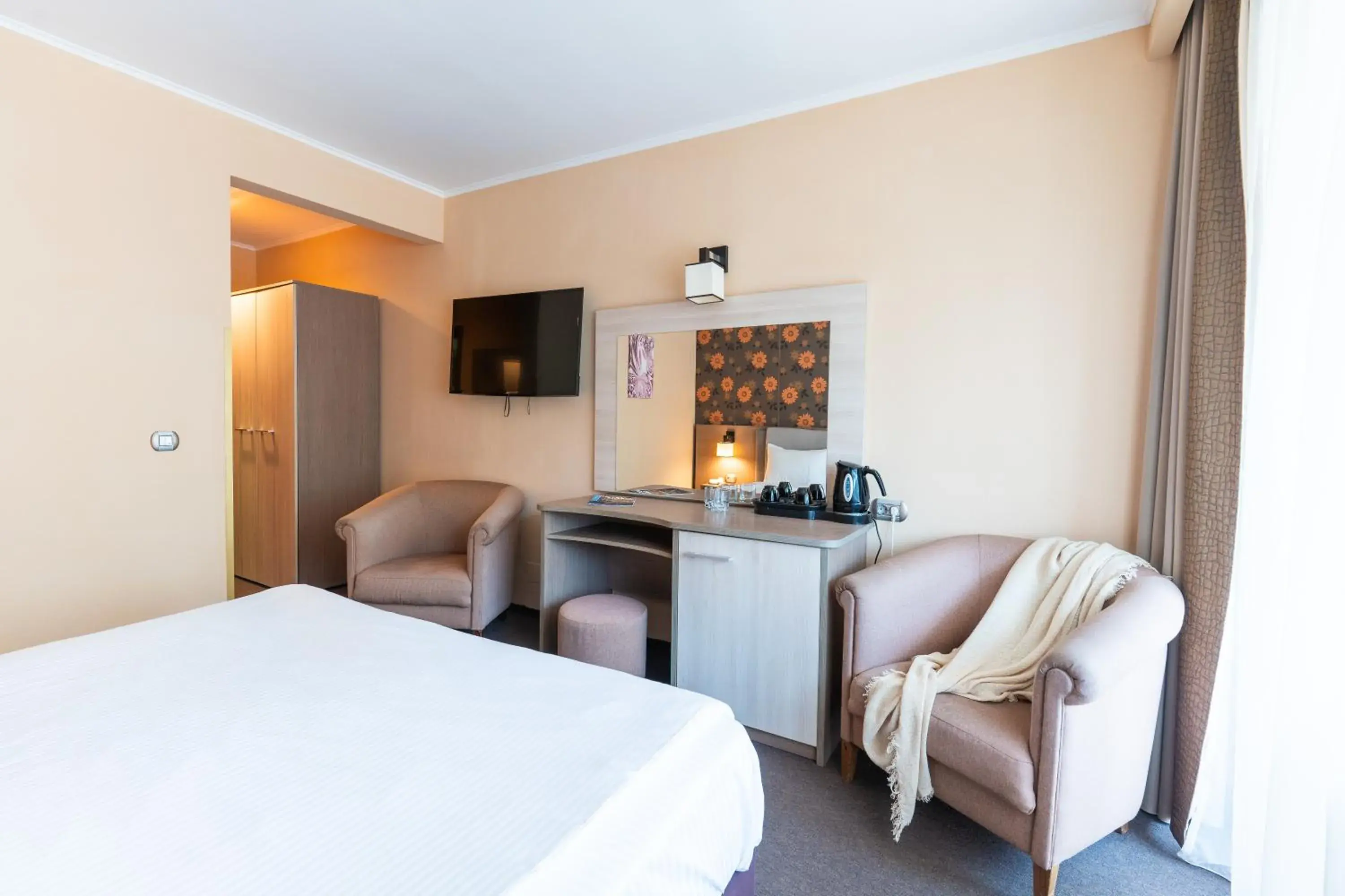 Standard Double Room with Balcony and Spa Access in Hotel Sinaia Standard Double Room with Balcony and Spa Access in Hotel Sinaia