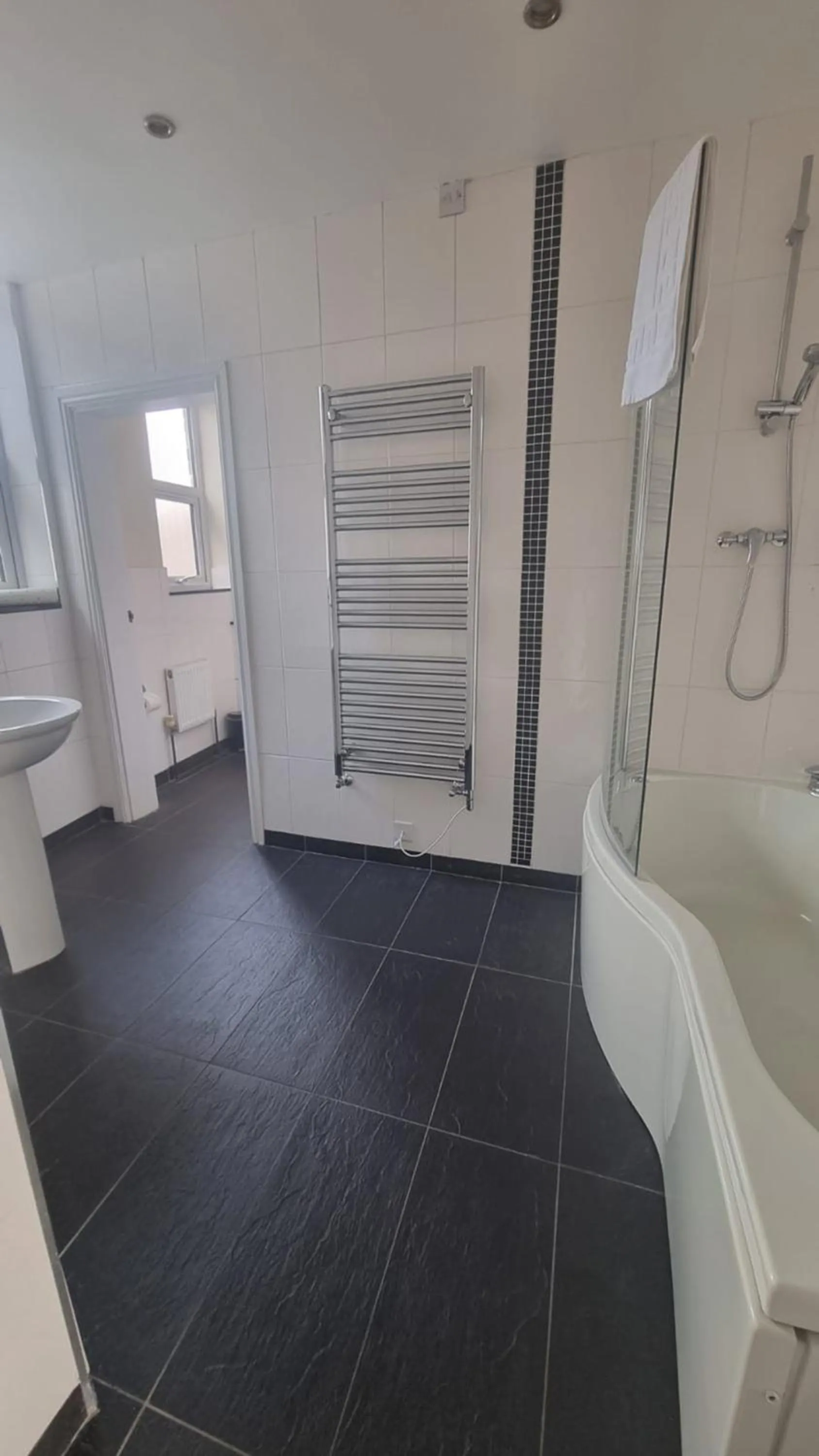 Shower in Castle Limes Hotel