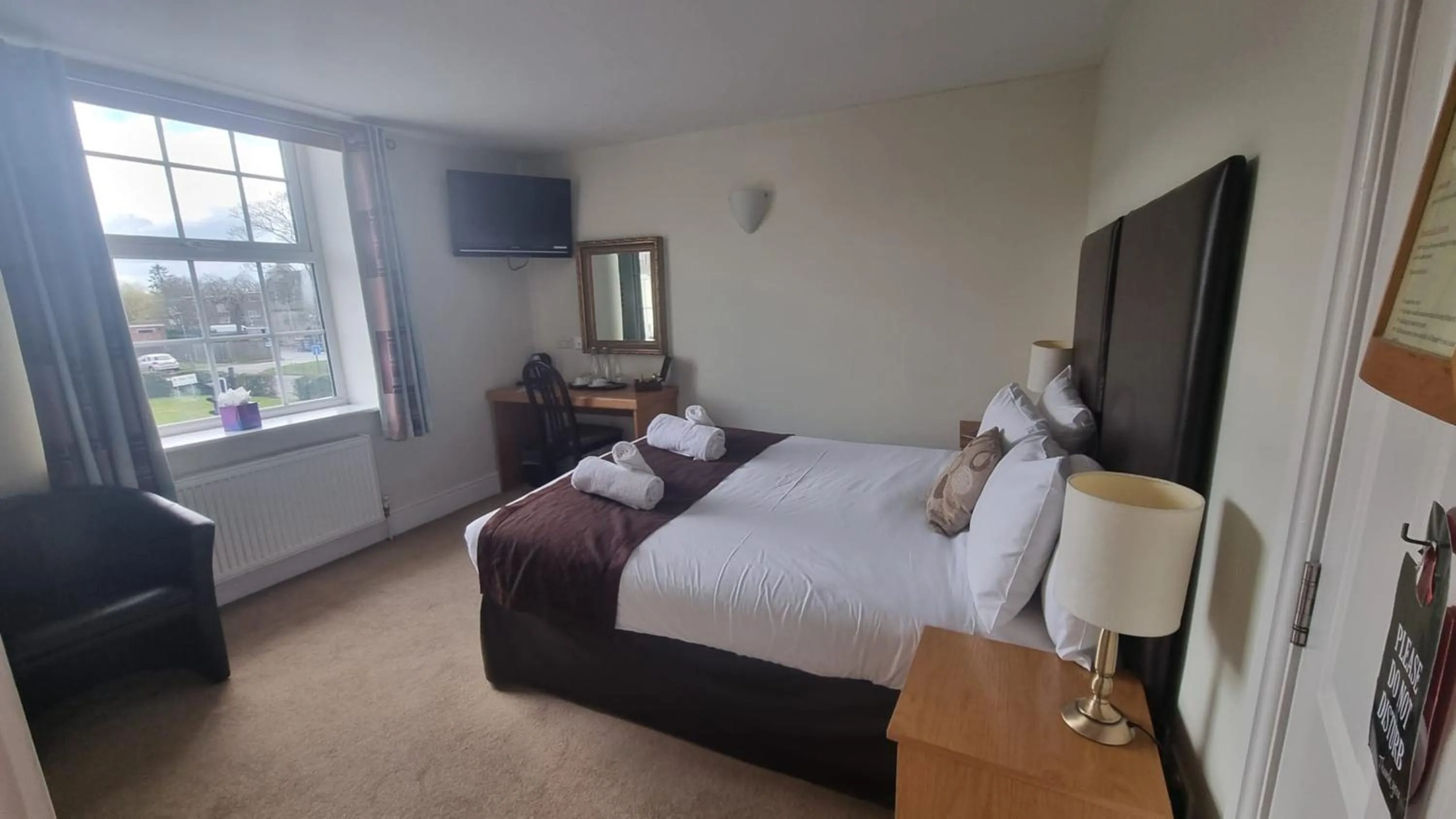 Bed in Castle Limes Hotel