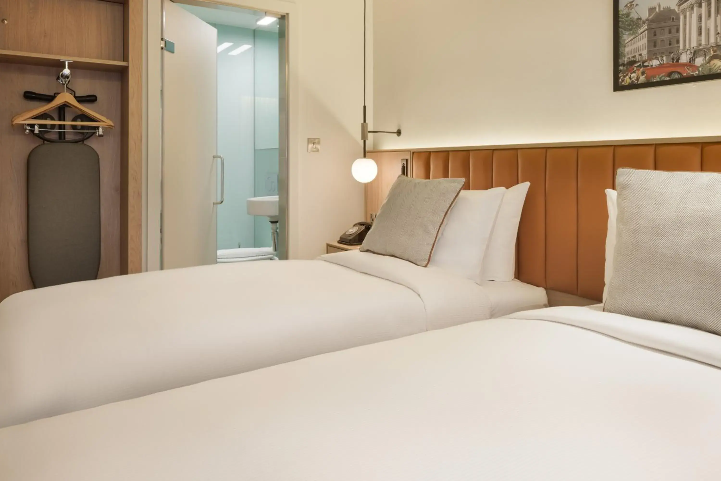 Photo of the whole room, Bed in The Memoir Club, formerly Ambassadors Bloomsbury Photo of the whole room, Bed in The Memoir Club, formerly Ambassadors Bloomsbury