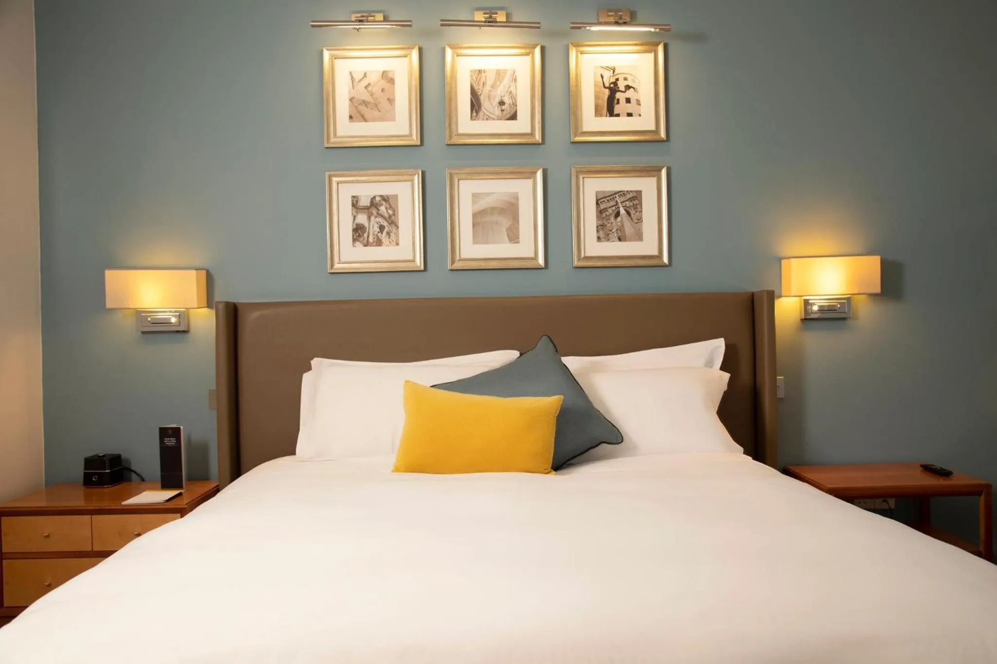 Photo of the whole room, Bed in voco St. David's Cardiff by IHG