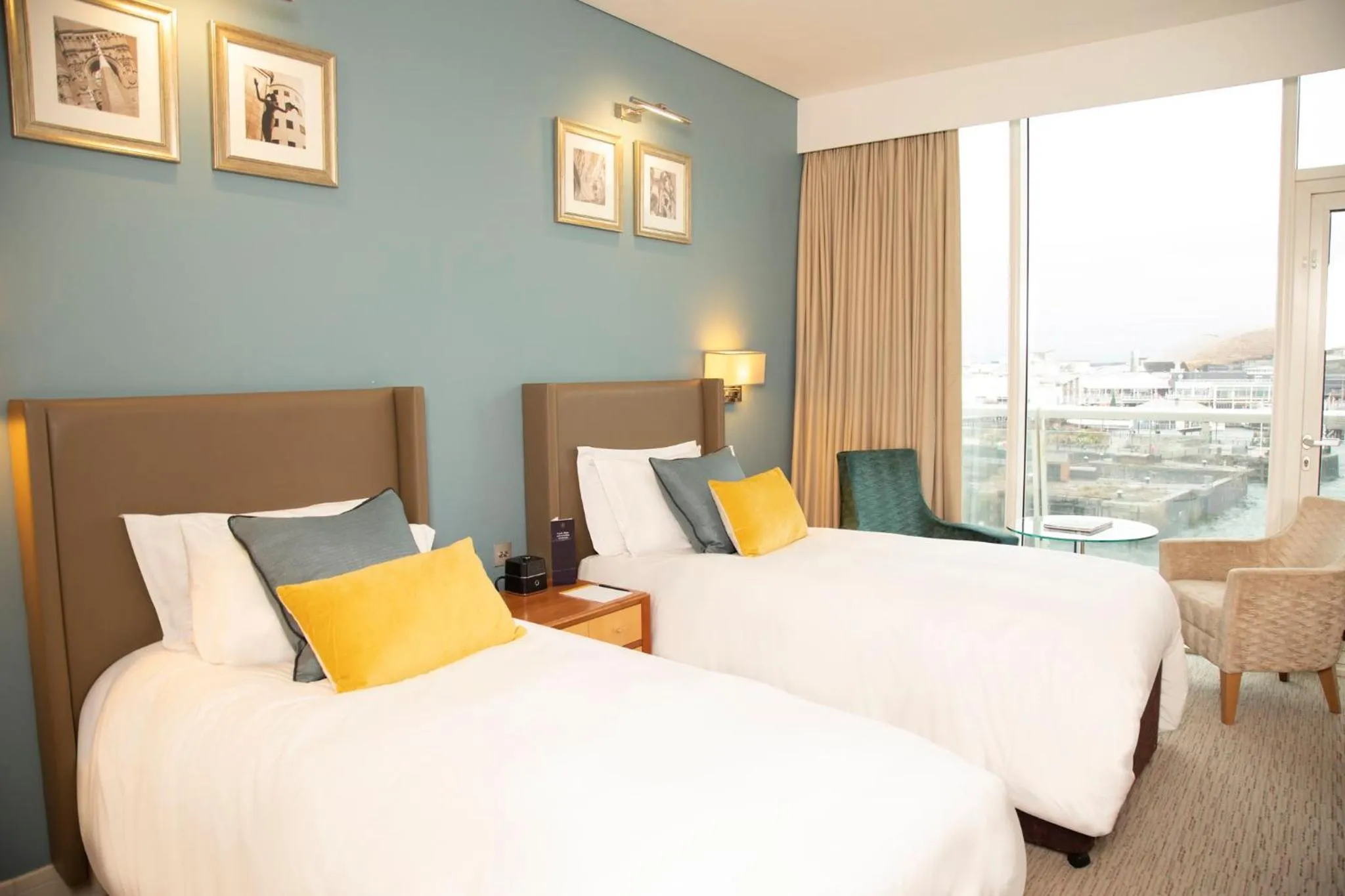 Photo of the whole room, Bed in voco St. David's Cardiff by IHG