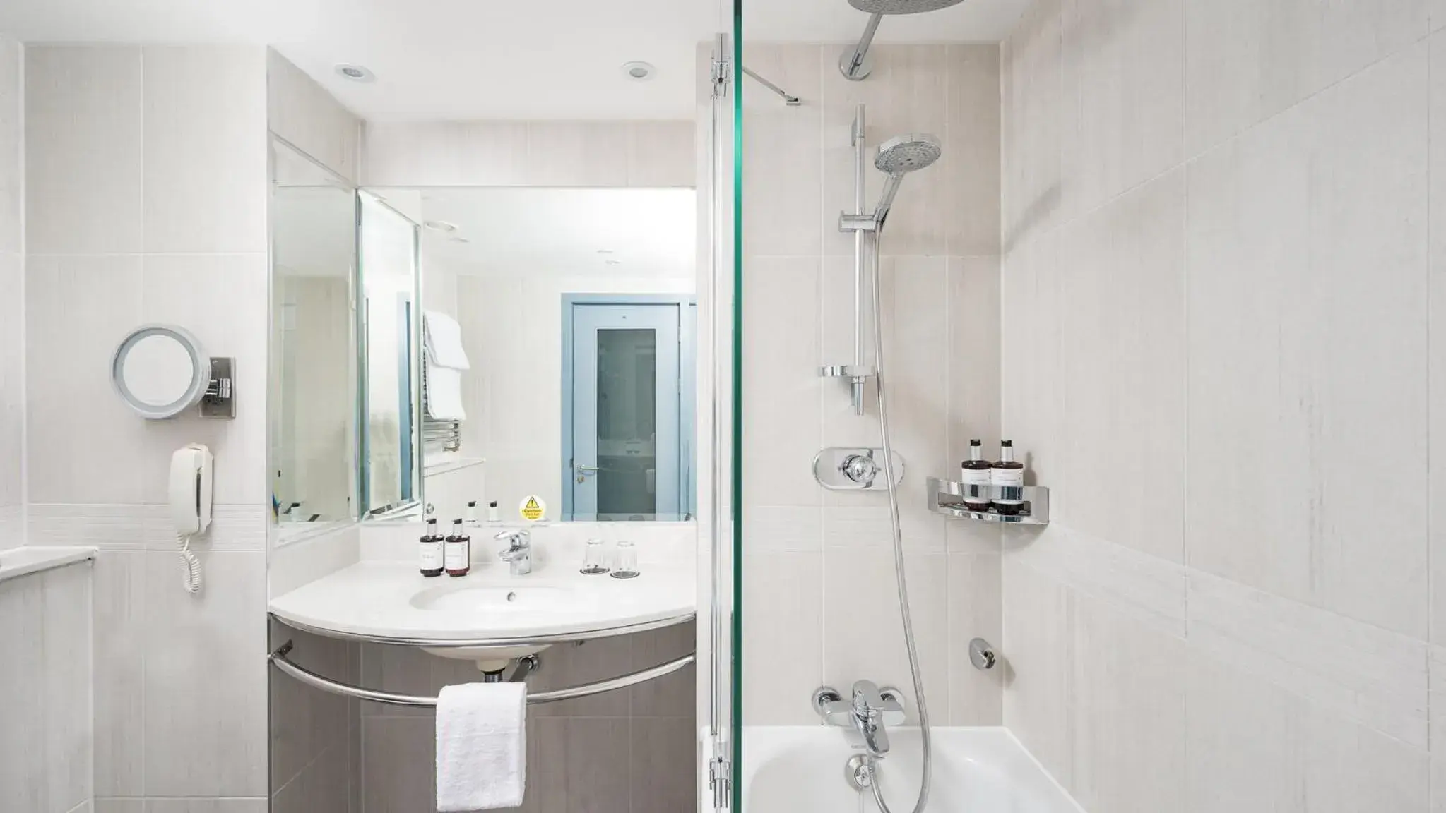 Standard King Room with Balcony - Mid Floor in voco St. David's Cardiff by IHG Standard King Room with Balcony - Mid Floor in voco St. David's Cardiff by IHG