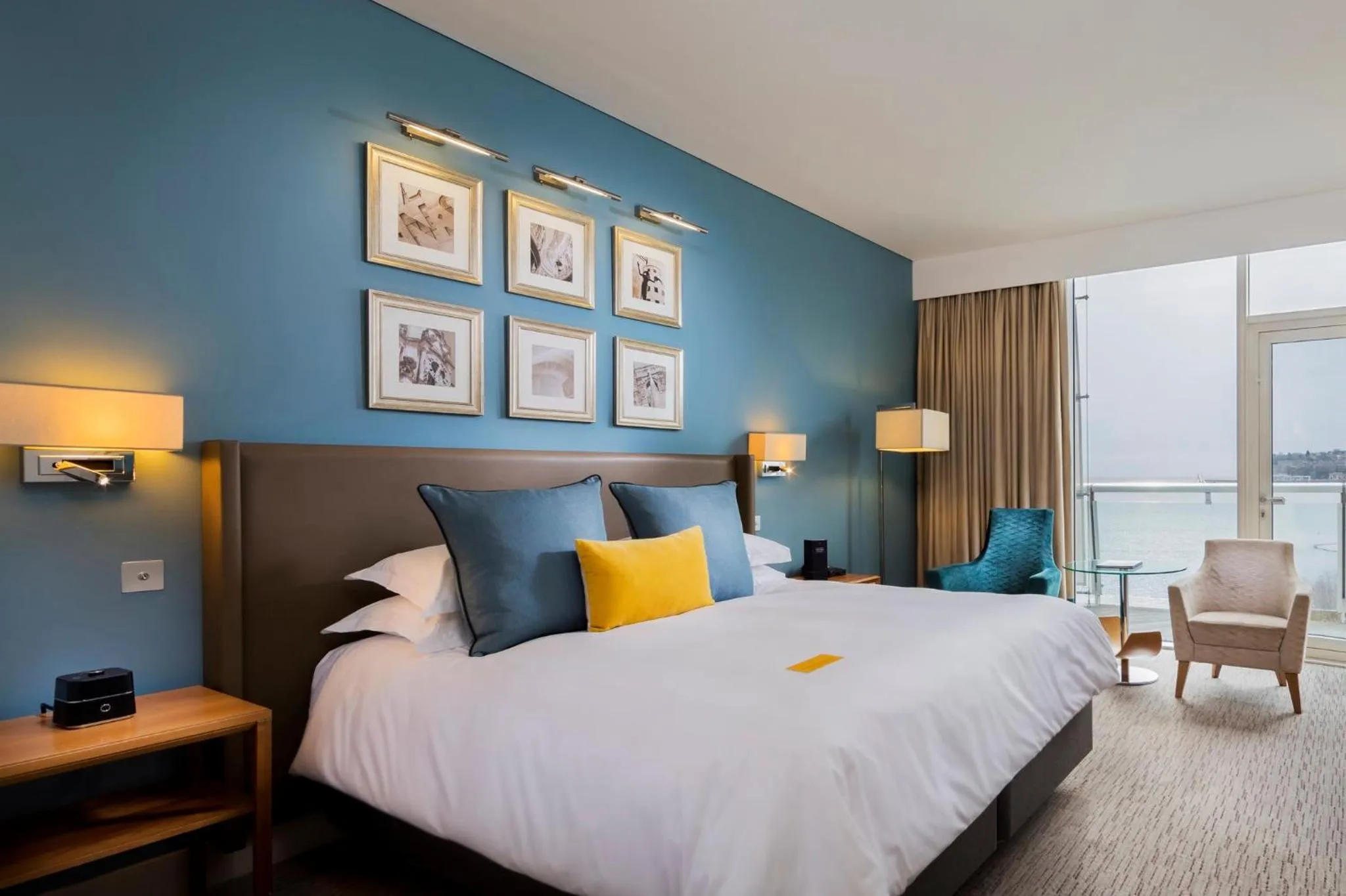 Photo of the whole room, Bed in voco St. David's Cardiff by IHG